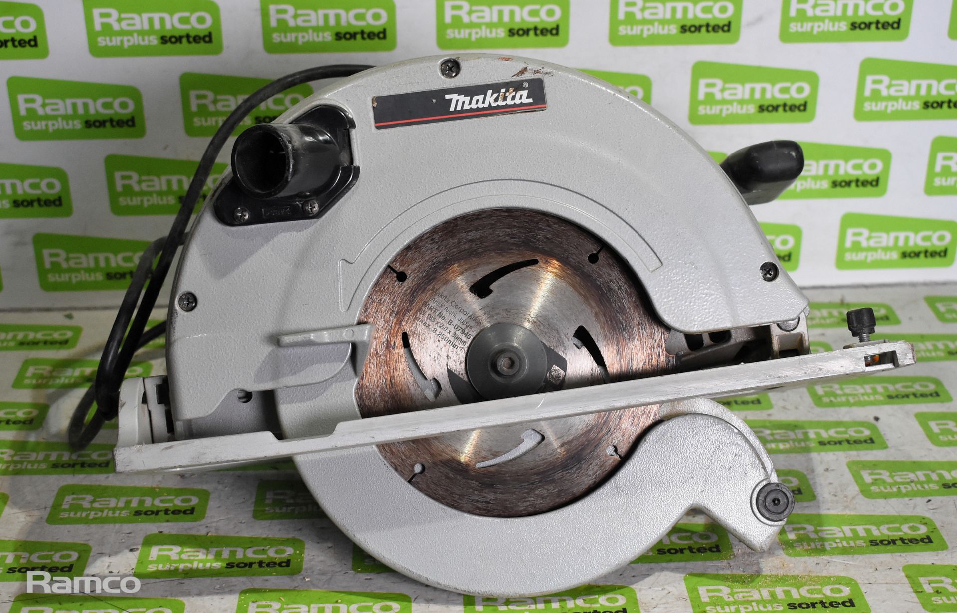 Makita 5903R 110V circular saw 1550W - 235mm blade with case - Image 2 of 10