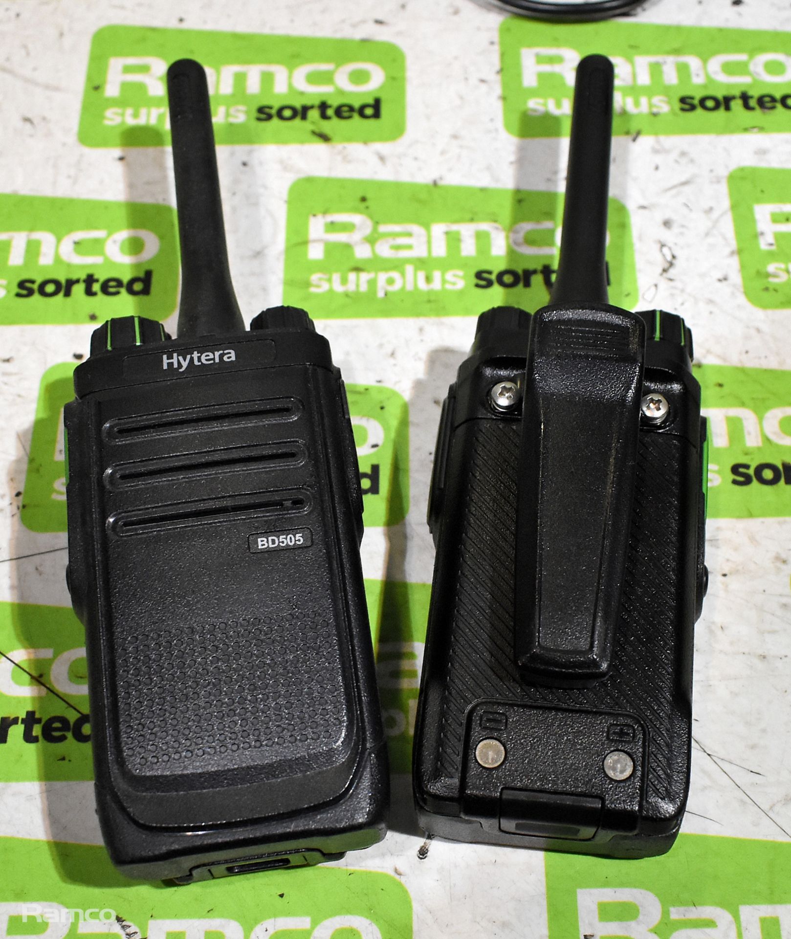 6x Hytera BD505 U(1) walkie talkies with 7.2V 1500mAh battery and charging base - Image 2 of 7