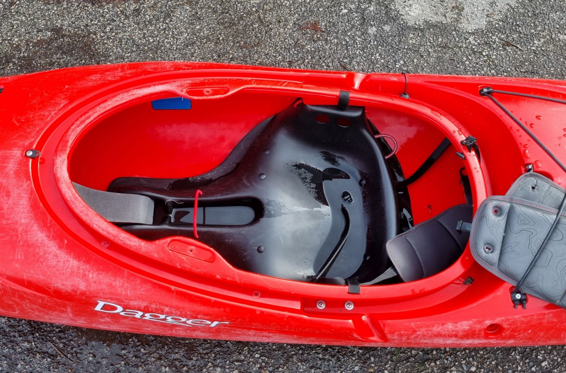 Dagger Katana polyethylene kayak - red - W 3200 x D 660 x H 420mm - Image 4 of 9