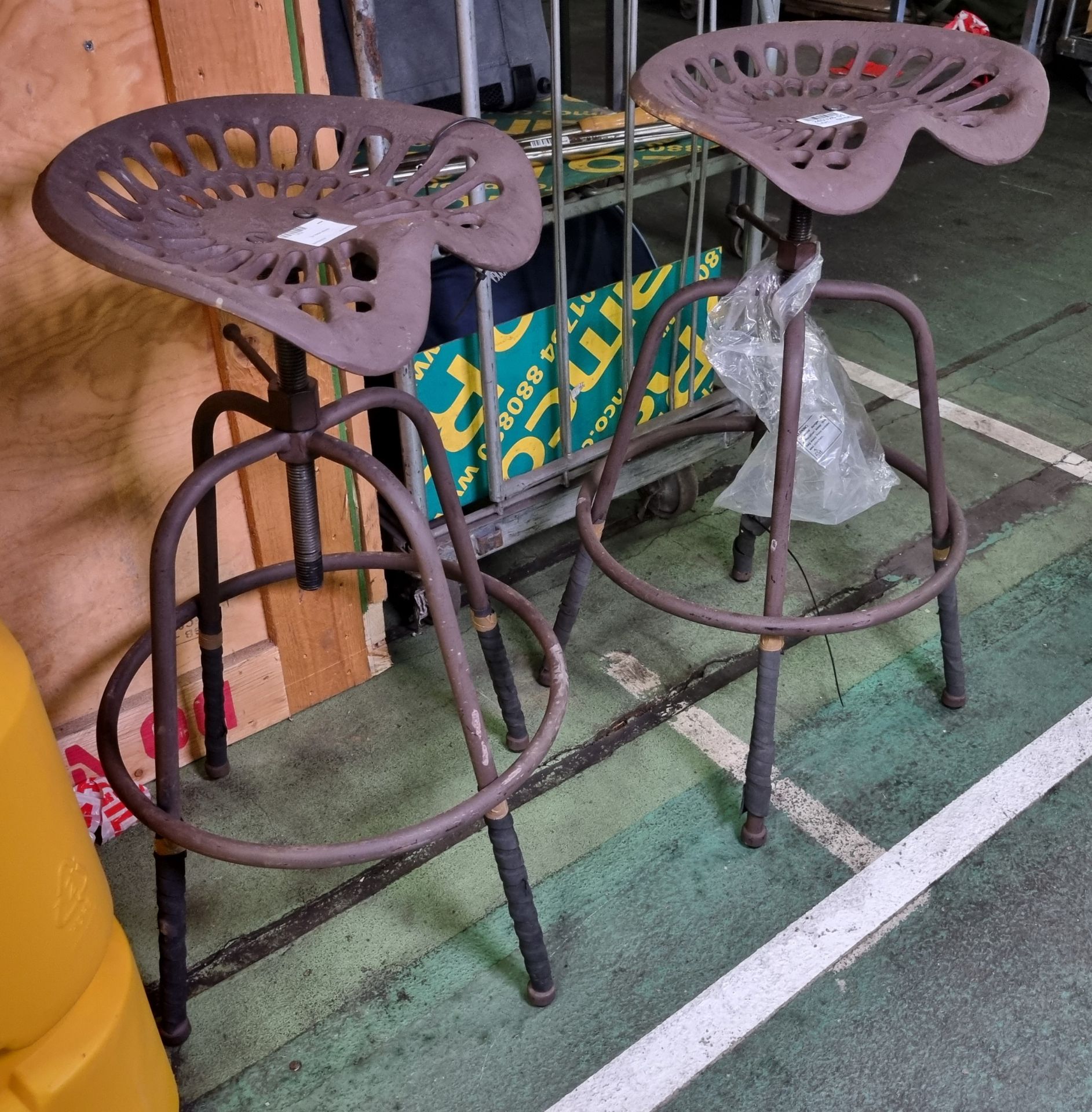 2x metal bar stools - Image 4 of 4