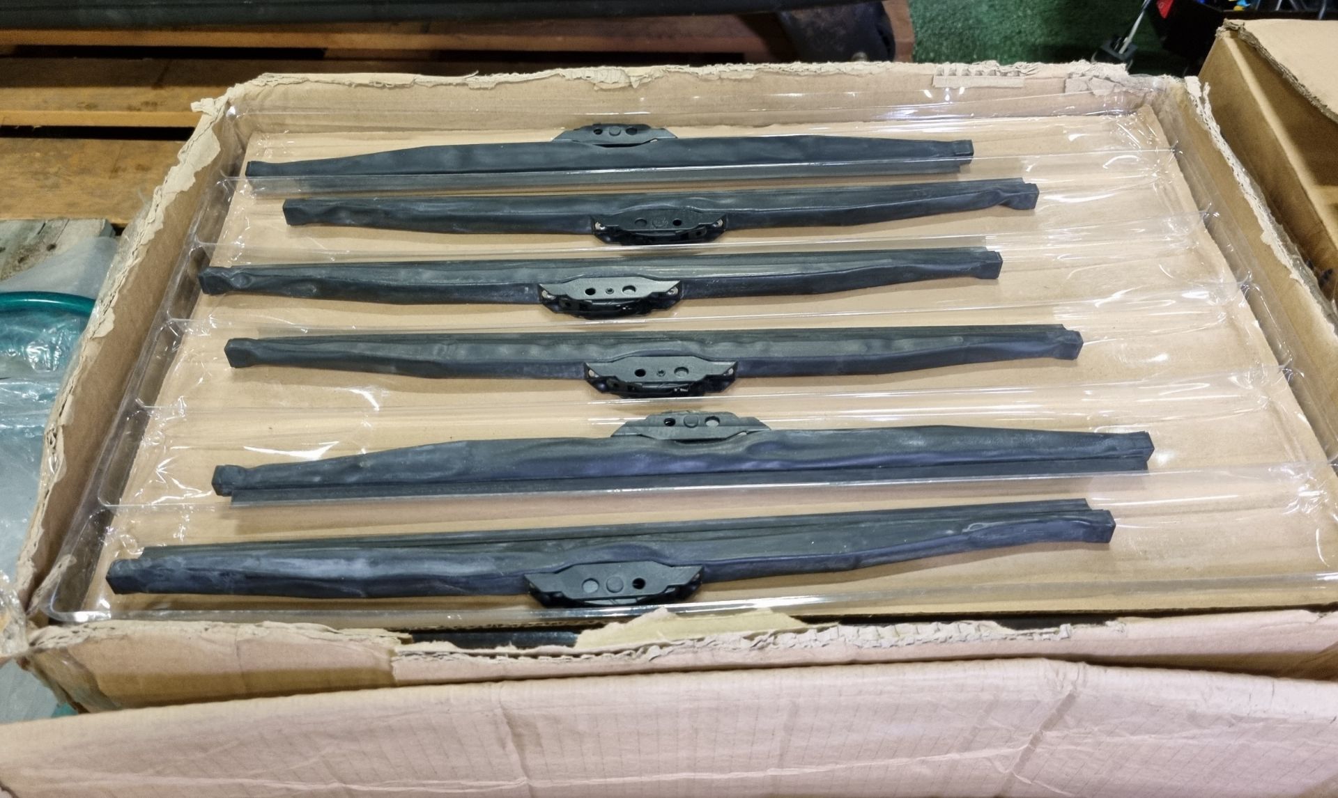 60x Land Rover wiper blades - Image 4 of 4