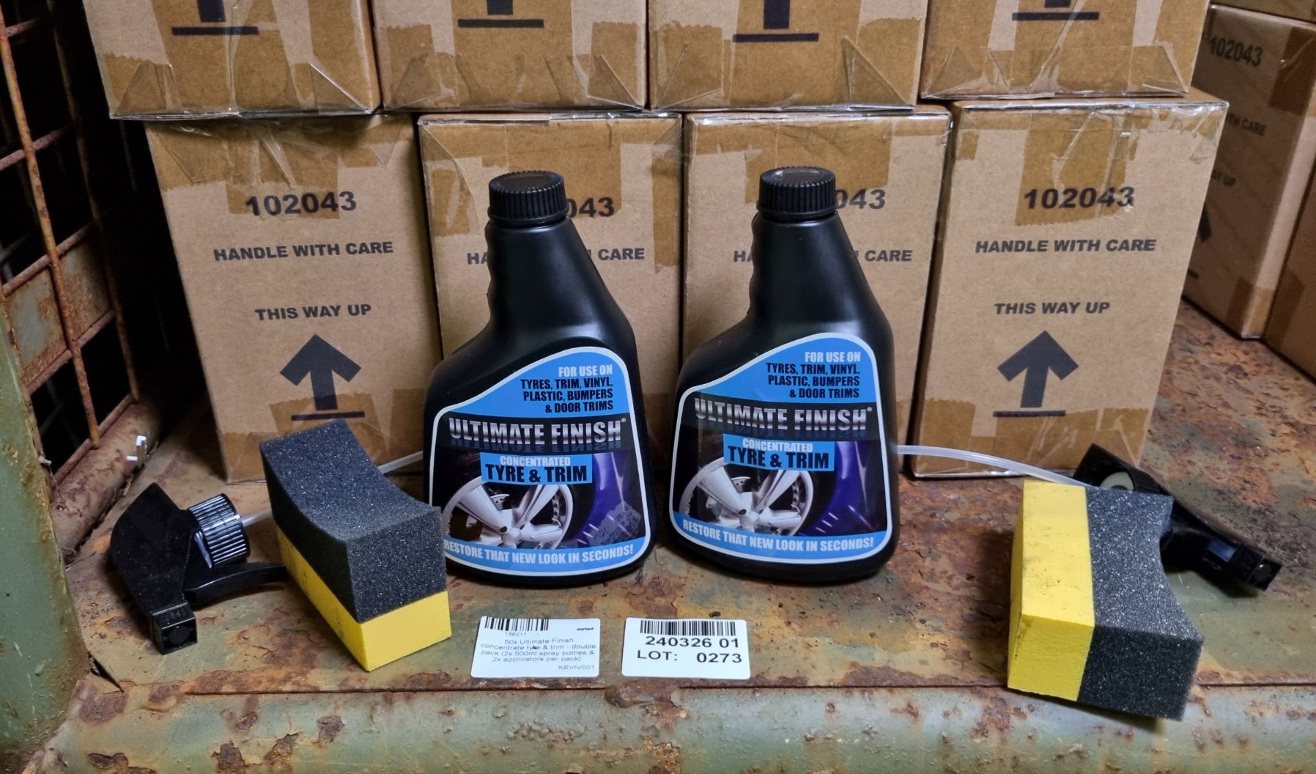 50x Ultimate Finish concentrate tyre & trim - double packs - 2x 500ml spray bottles & 2x applicators - Image 2 of 6