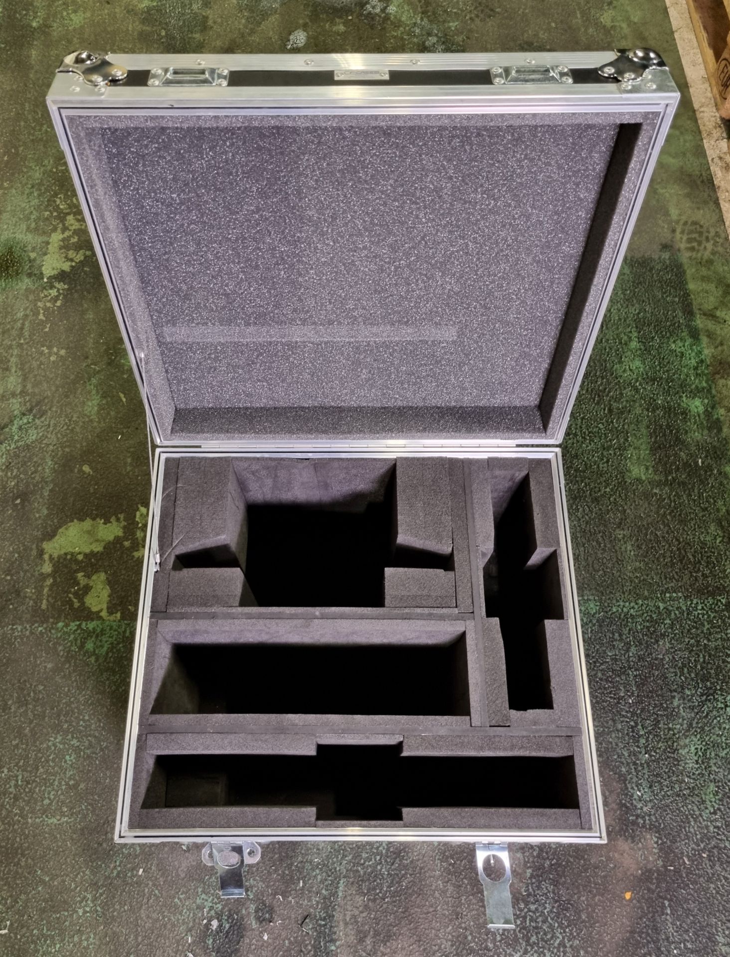 Small shipping case - W 560 x D 500 x H 450mm - Image 4 of 5