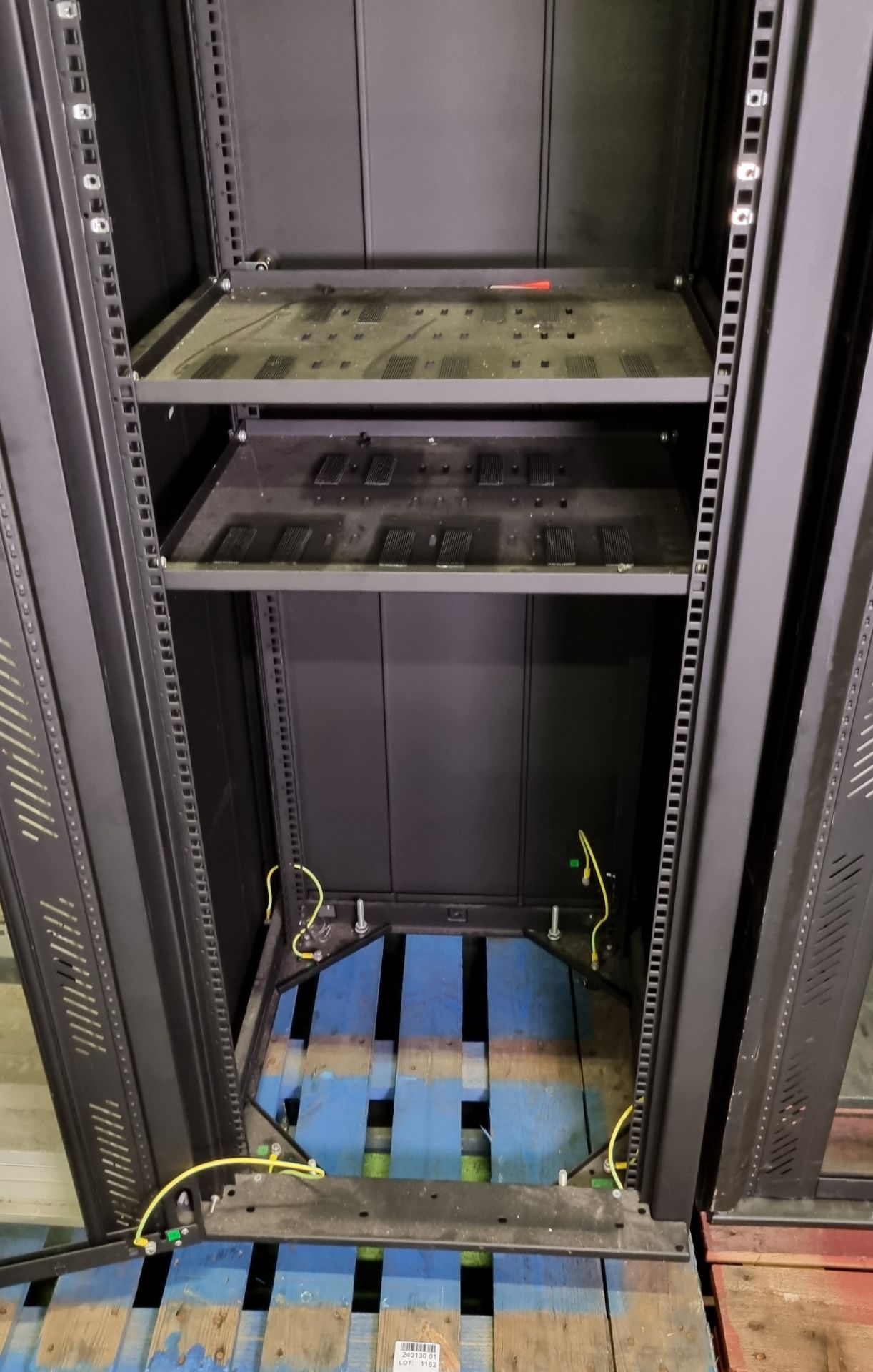 Cannon mobile server cabinet - W 600 x D 670 x H 2040mm - Image 4 of 4