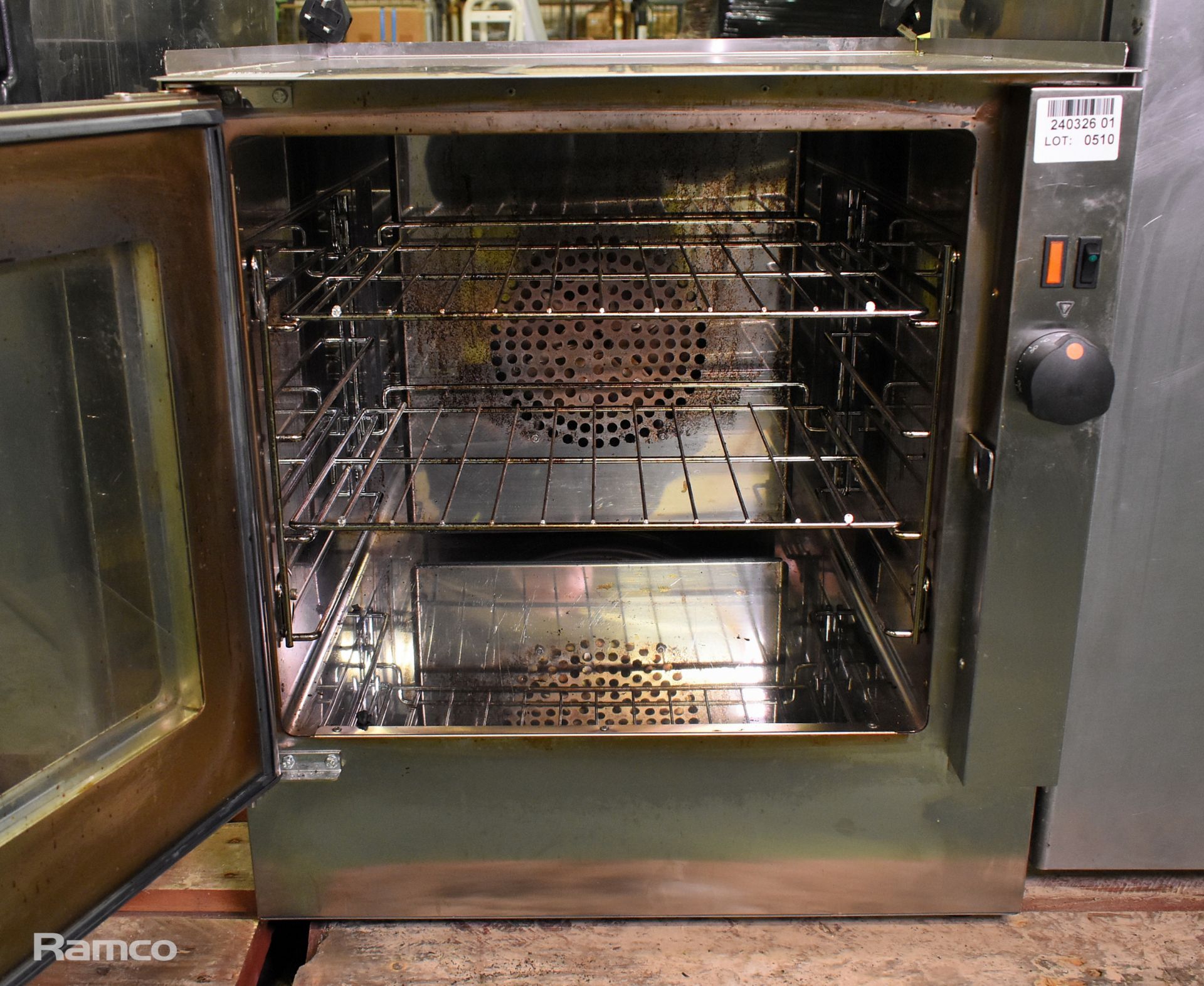 Lincat IP24B undercounter electric oven - W 610 x D 640 x H 670mm - Image 3 of 8