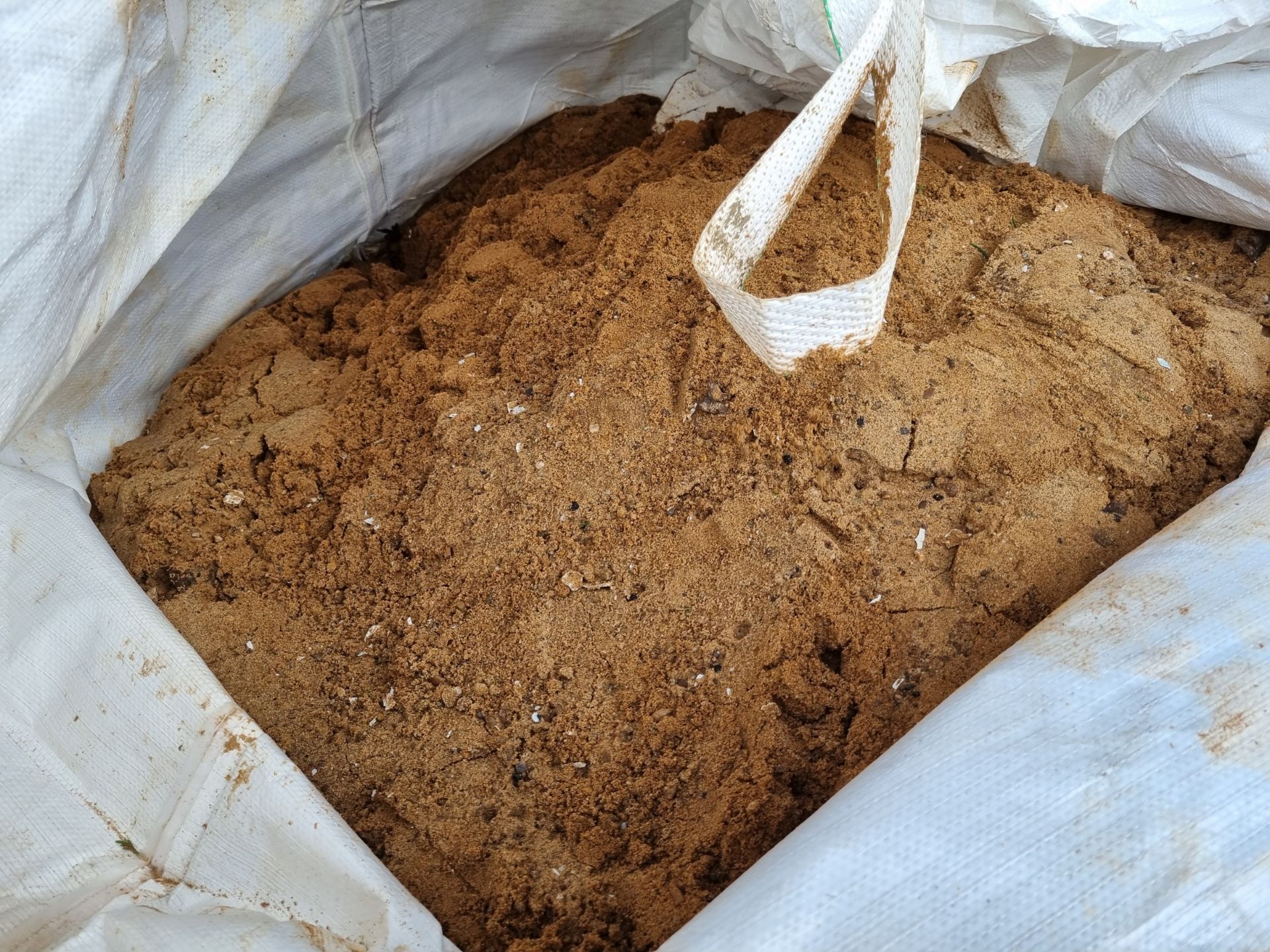 1 and 1/3 tonne sack of loose rock salt grit - Image 3 of 3