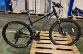 Merida Big Seven hardtail mountain bike - 3x10 Shimano drivetrain - Shimano hydraulic disc brakes