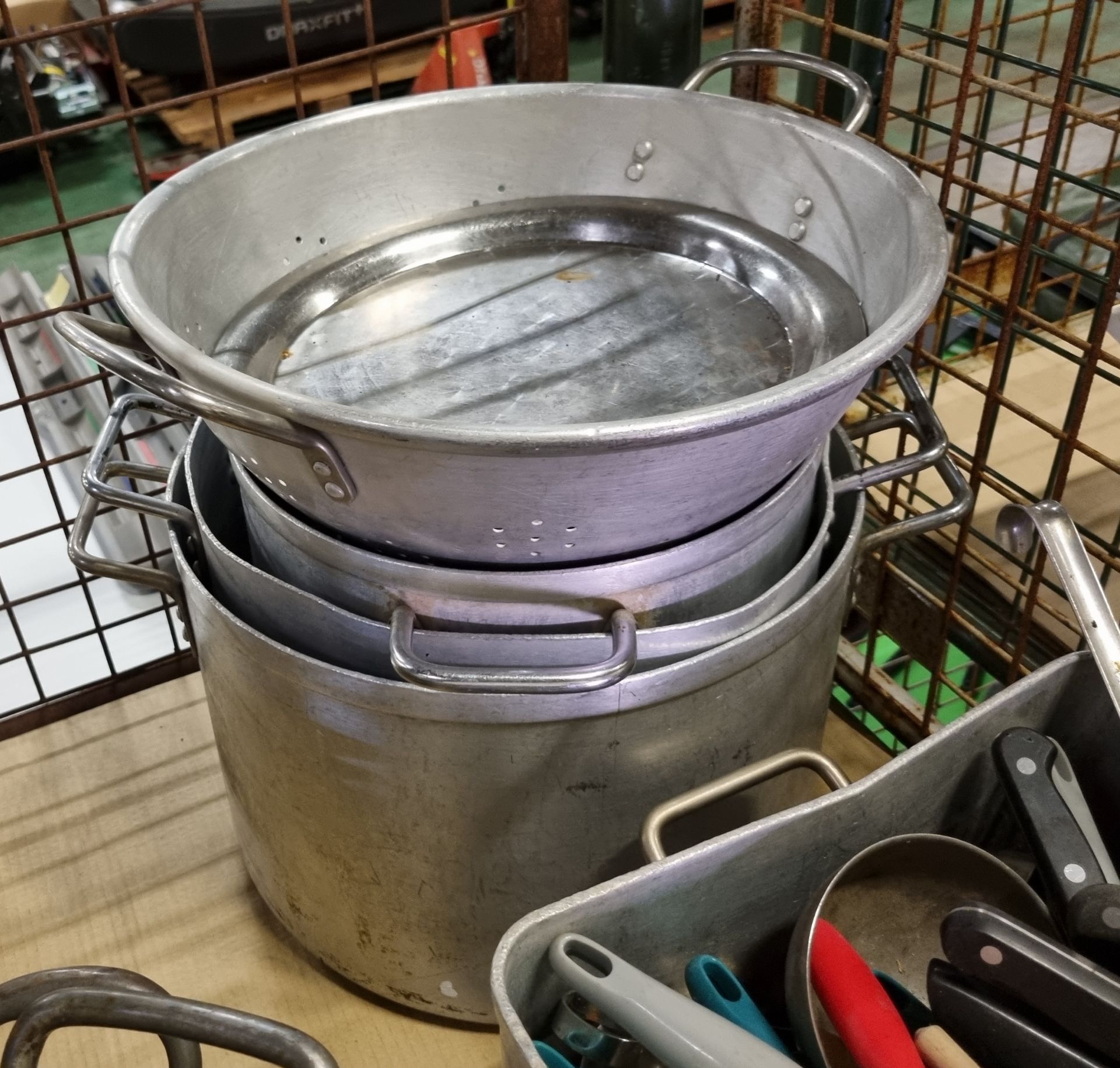 Catering equipment - large bain marie trays, roasting trays, iron frying pans and saucepans, sieves - Image 6 of 12