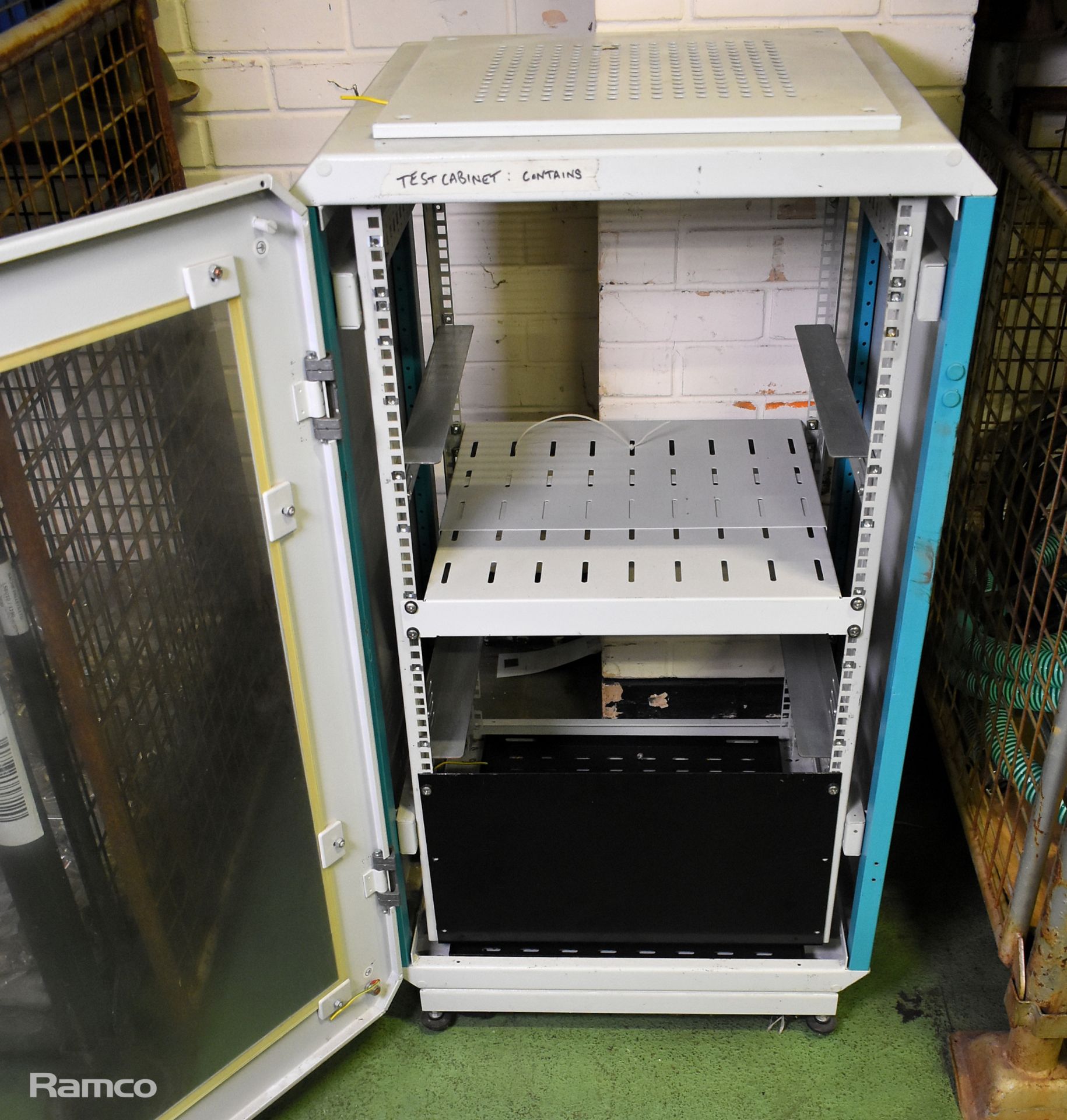 Rittal mobile server cabinet - W 600 x D 658 x H 1060mm - Image 3 of 6