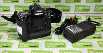 Nikon D1x Digital camera with MH-16 quick charger