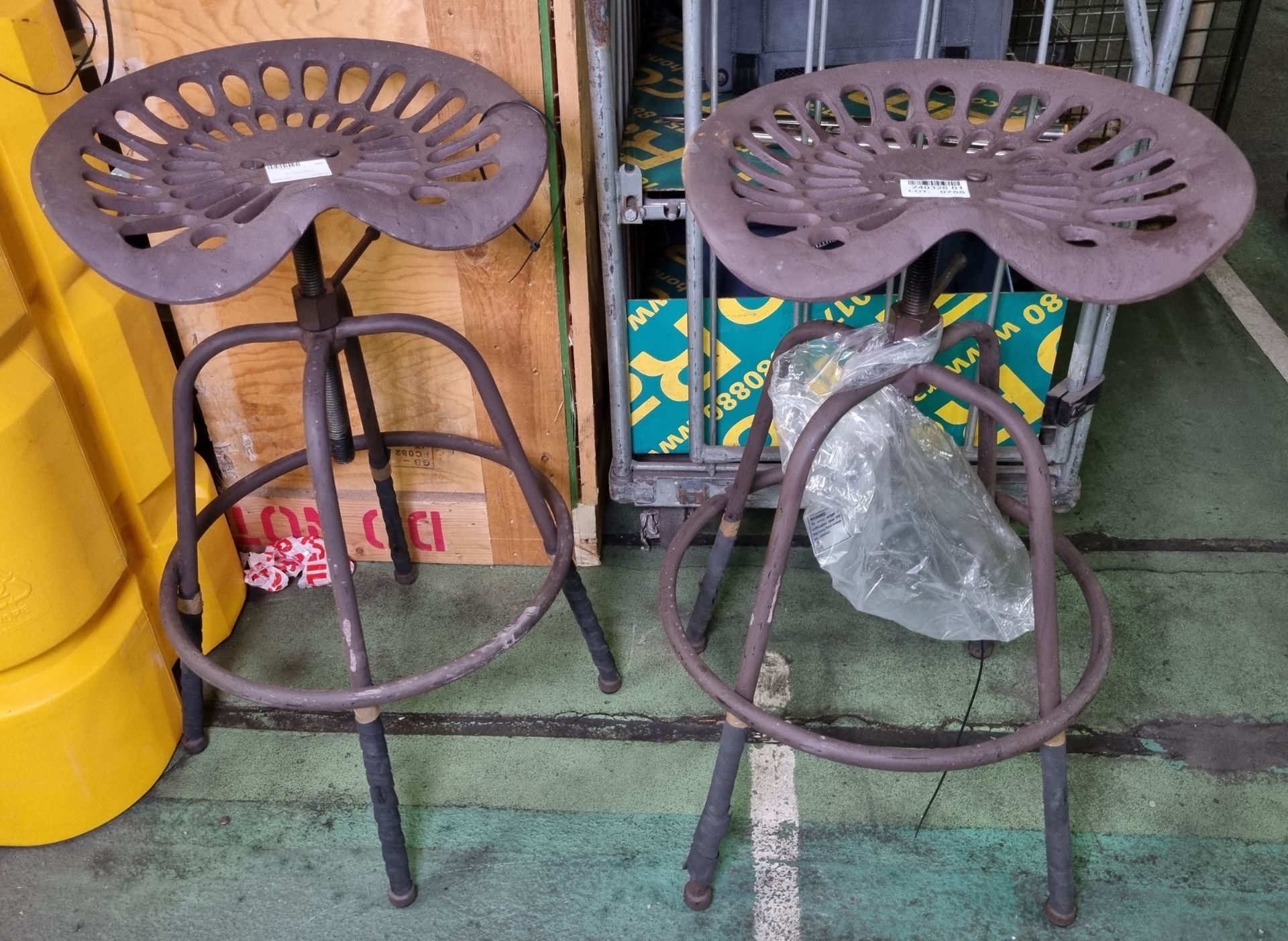 2x metal bar stools