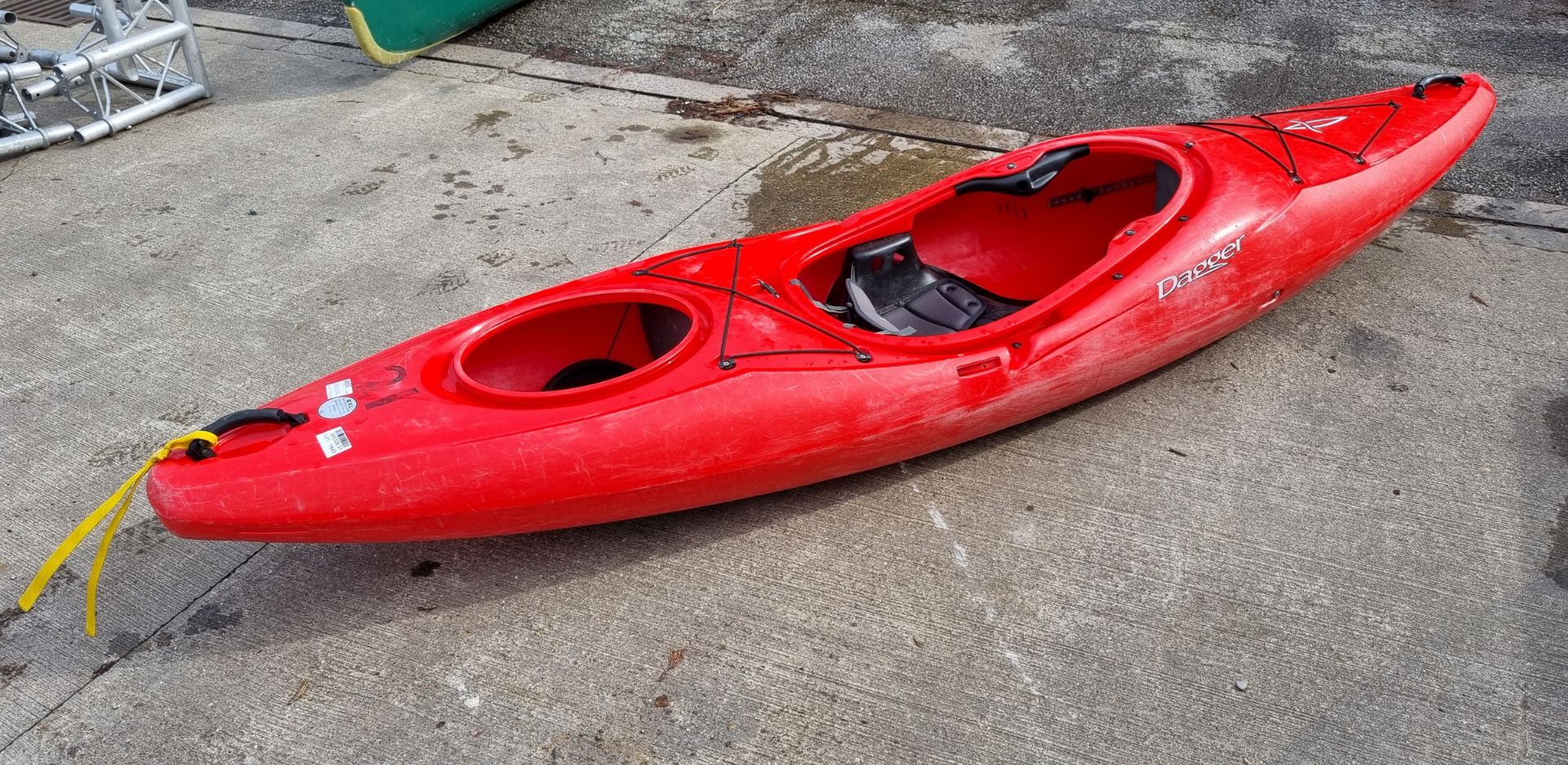 Dagger Katana polyethylene kayak - red - W 3200 x D 660 x H 420mm - Bild 3 aus 5
