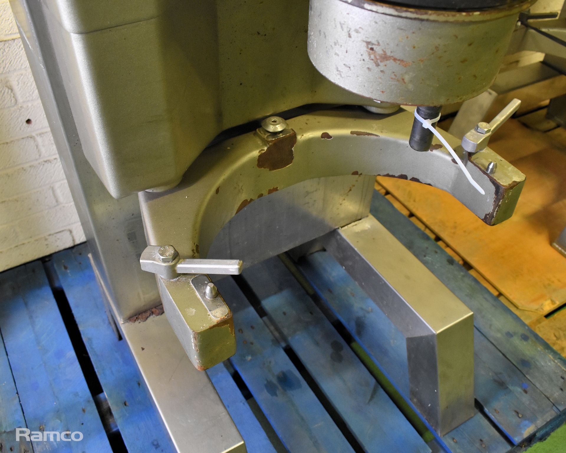 Hobart HSM40 stainless steel commercial floor standing mixer - See description - Image 5 of 8