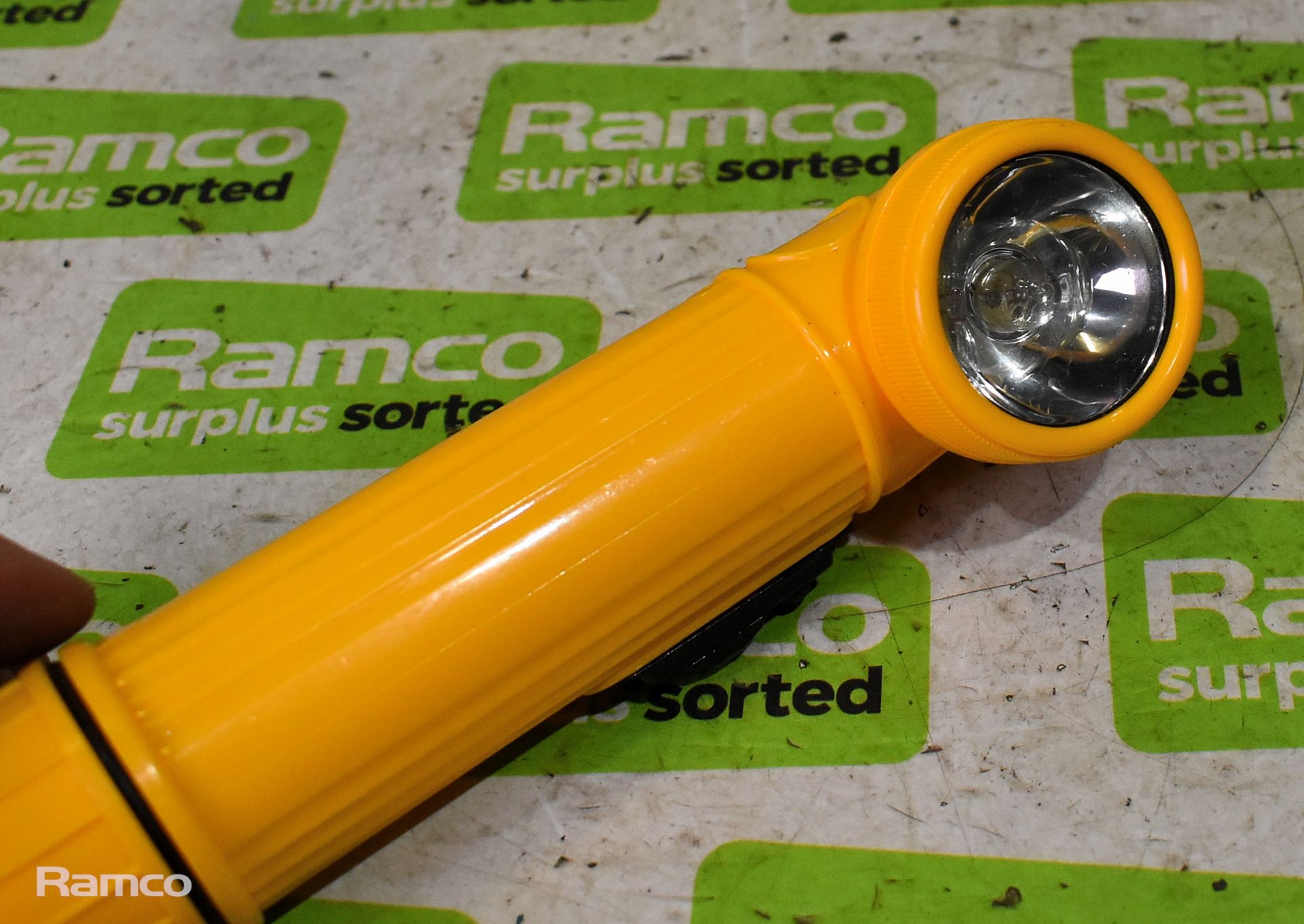 12x Mag-Lite 3-cell D flashlights & 6x Cape Warwick Ltd yellow torches - Image 4 of 5