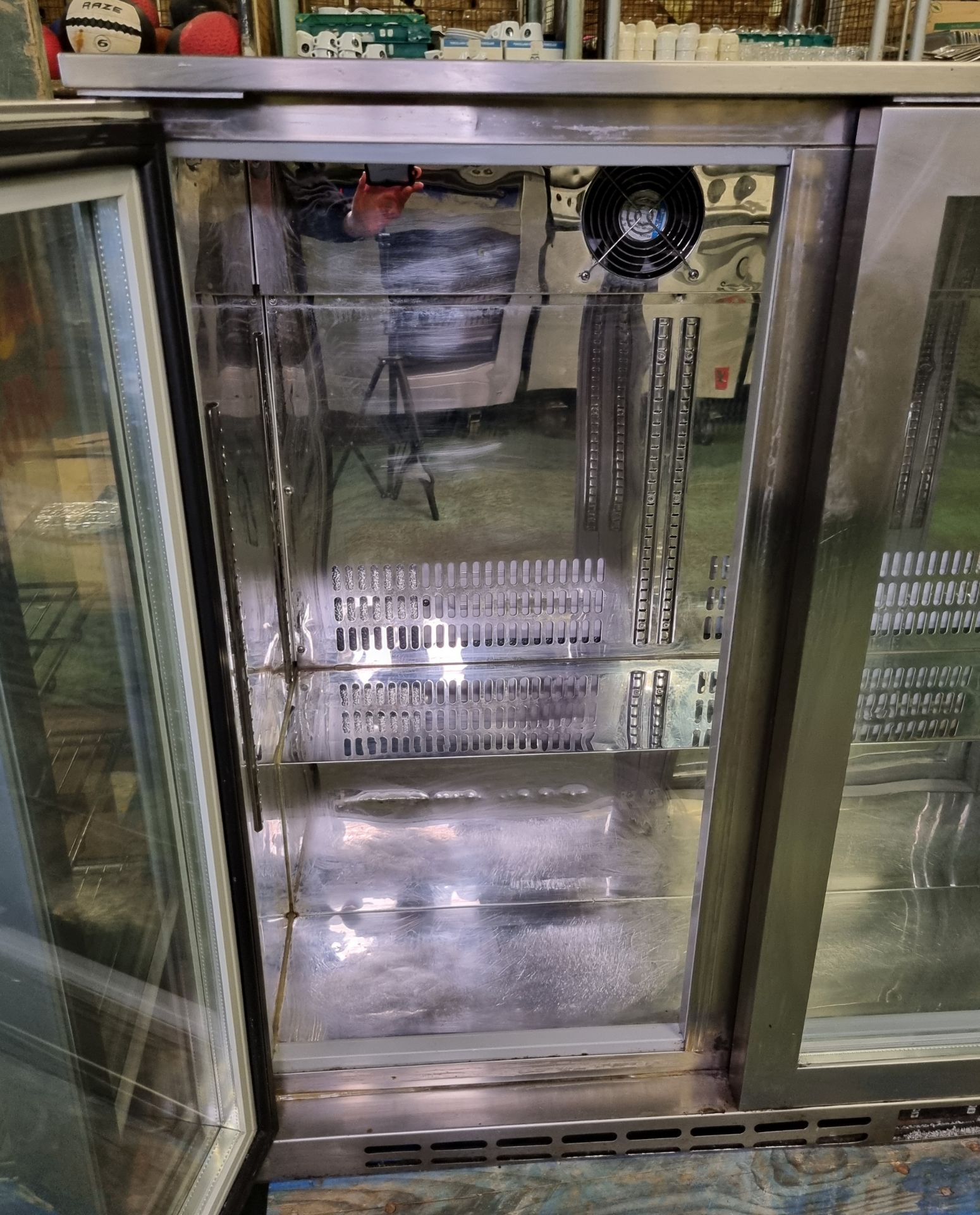Interlevin PD30H-SS stainless steel triple door bar back bottle cooler - W 1350 x D 500 x H 900mm - Image 3 of 6