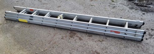 Bayley triple extension 24 rung ladder - approx 21ft in length