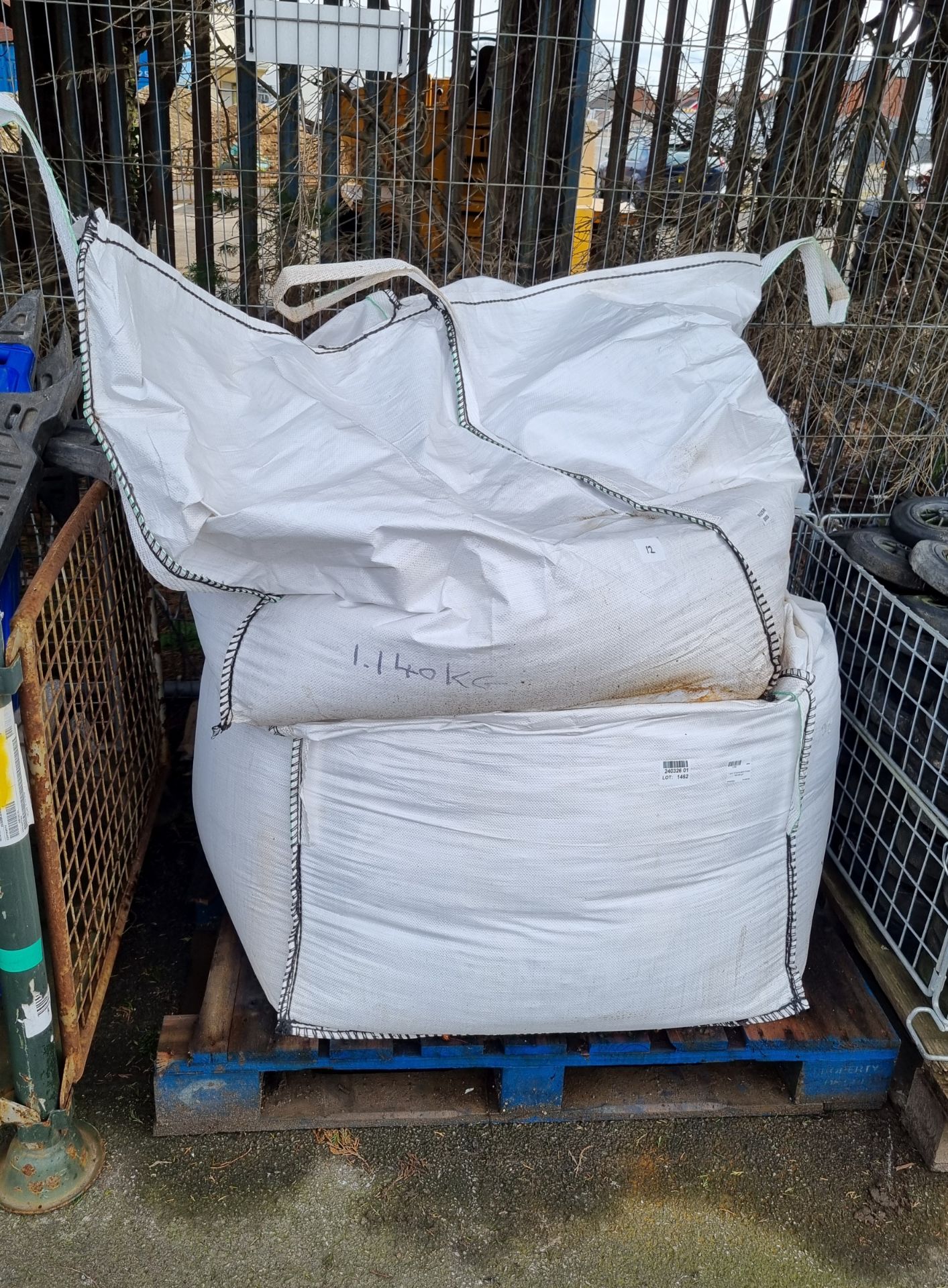 1 and 1/3 tonne sack of loose rock salt grit