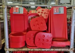 22x Plastic fire extinguisher stands