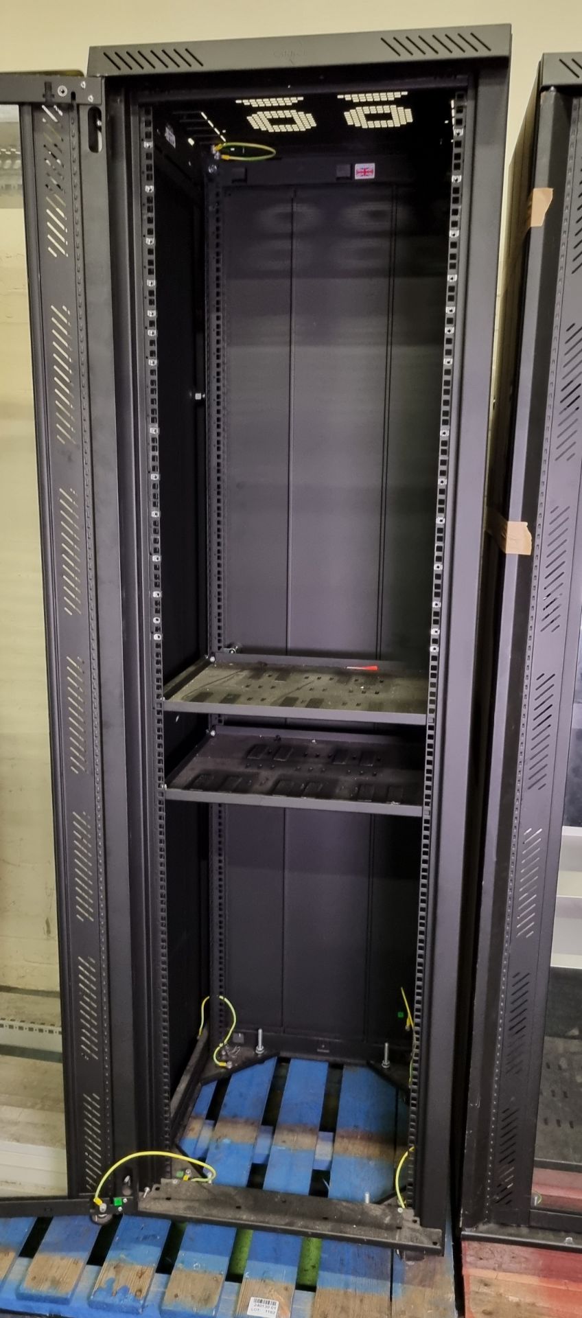 Cannon mobile server cabinet - W 600 x D 670 x H 2040mm - Image 2 of 4