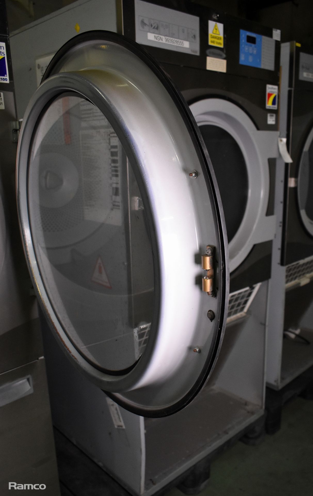 Electrolux T4350 professional tumble dryer - 349 litre drum volume - 3 phase 440V 60Hz - Image 5 of 7