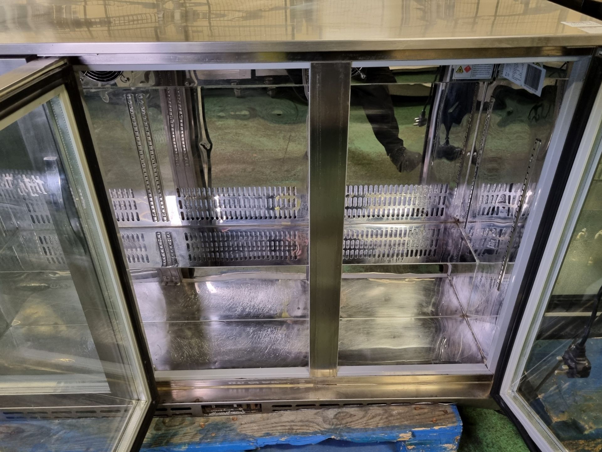Interlevin PD30H-SS stainless steel triple door bar back bottle cooler - W 1350 x D 500 x H 900mm - Image 4 of 6