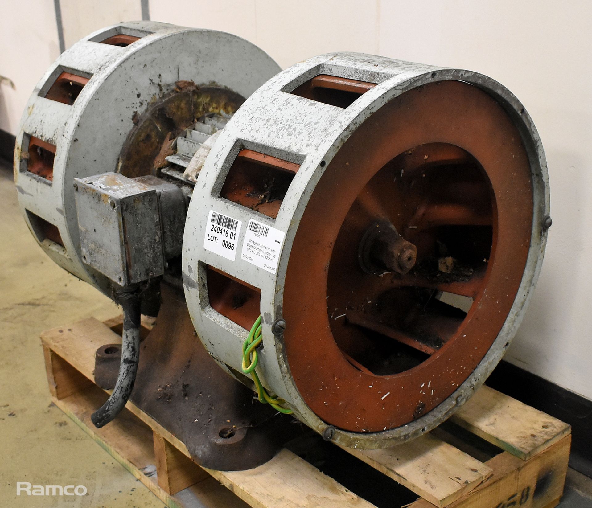 Vintage air raid siren with Brook Crompton motor - W 570 x D 395 x H 420mm - Image 5 of 5