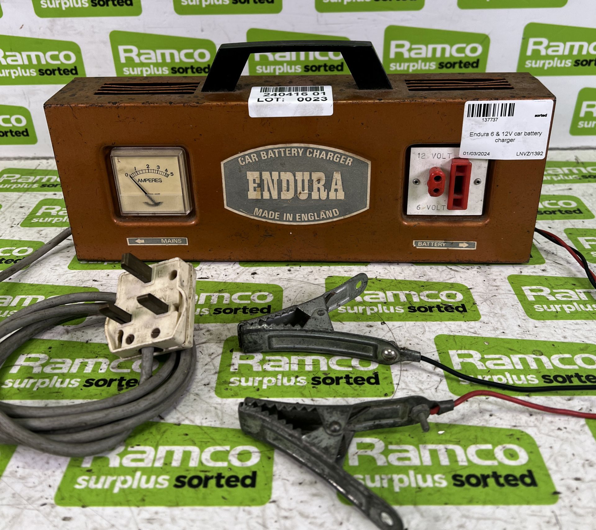 Endura 6 & 12V car battery charger