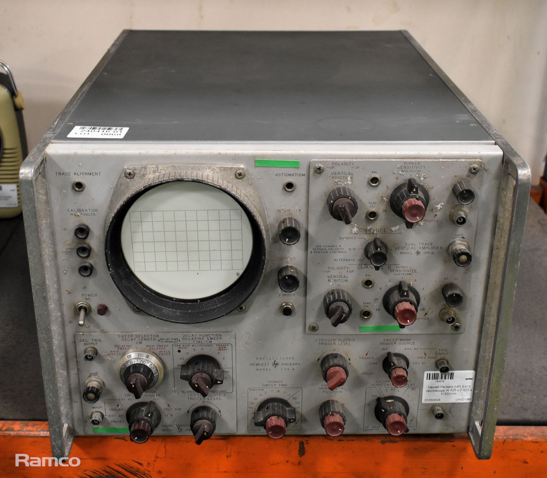 Hewlett Packard (HP) E413 oscilloscope W 425 x D 620 x H 320mm