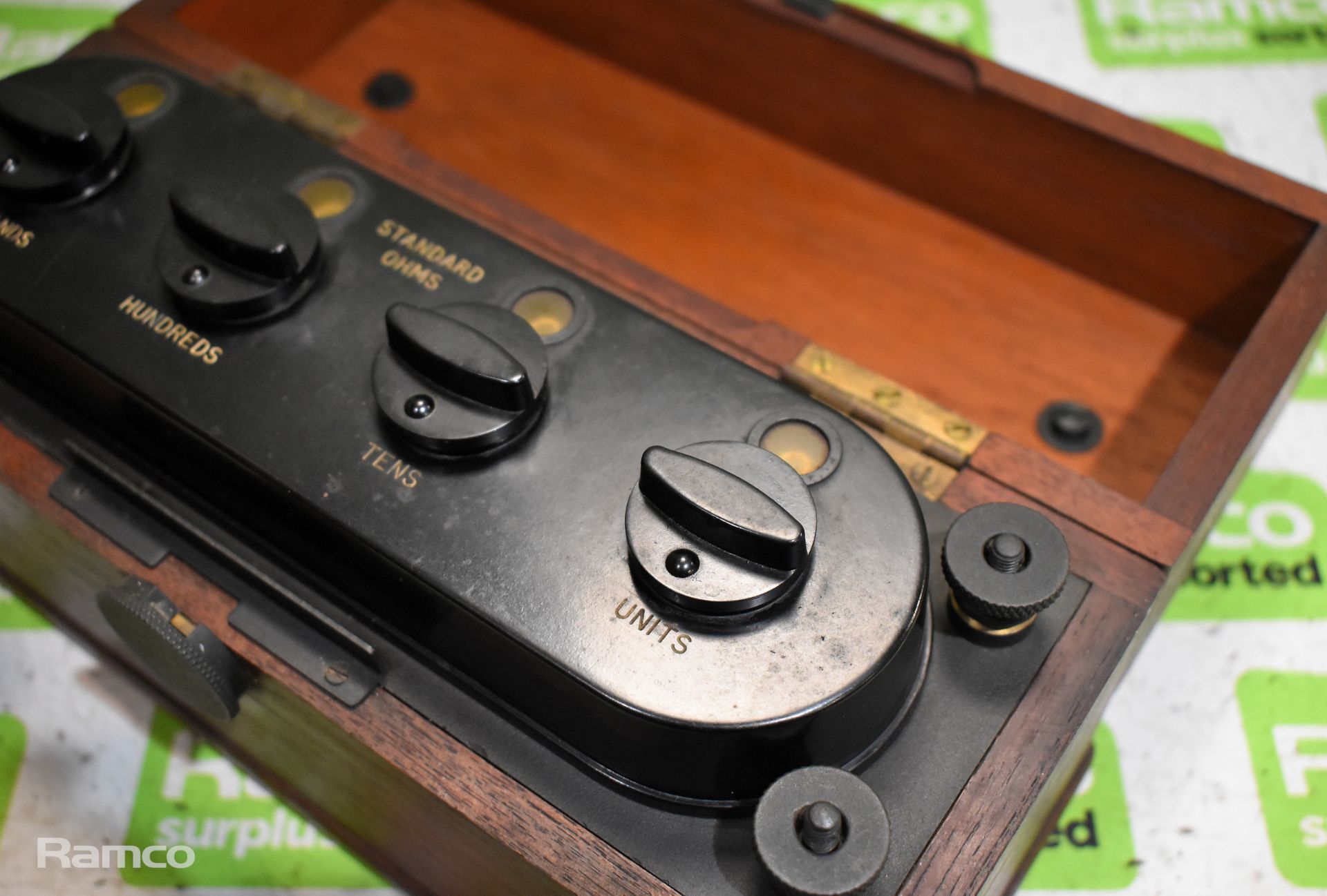 Bridge-megger resistance testing kit in wooden case - Image 3 of 6