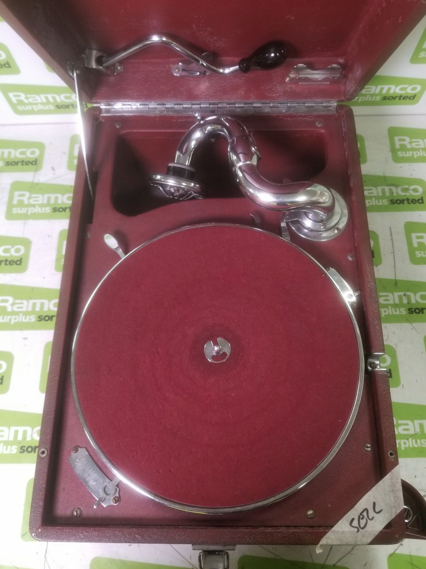 The Gramophone Company Ltd - His Master's Voice (HMV) portable gramophone - W 290 x D 430 x H 160mm - Image 3 of 4