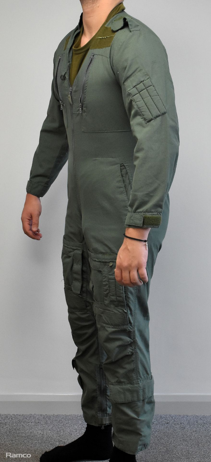 90x Coveralls - mixed colours - mixed grades and sizes - Image 2 of 13