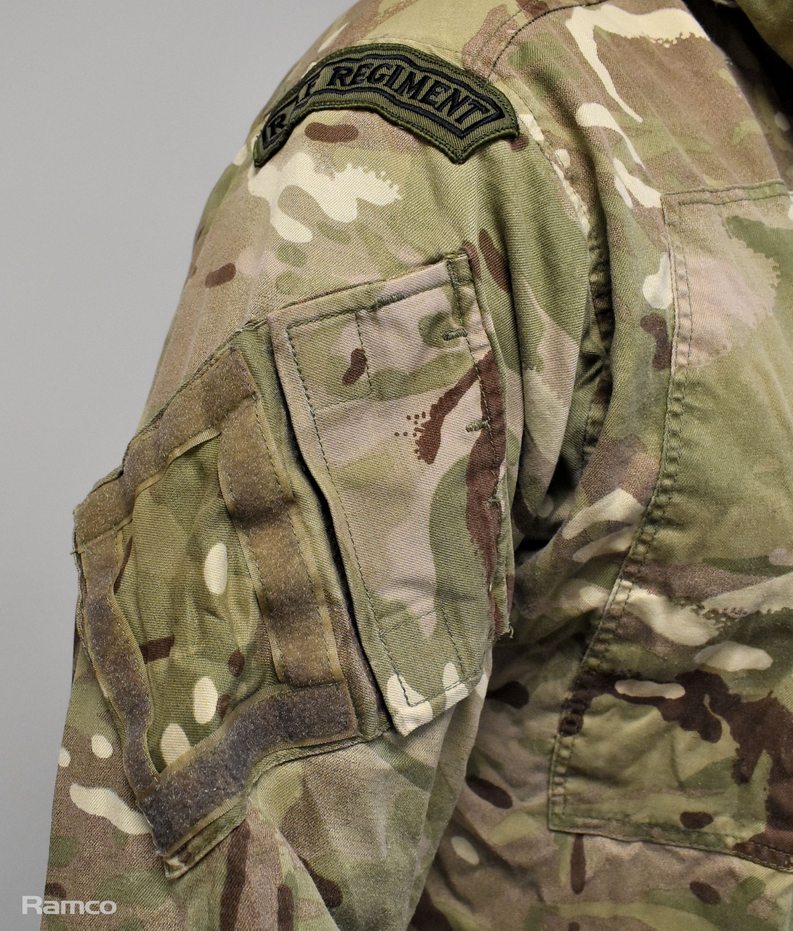 100x British Army MTP Combat jackets mixed styles - mixed grades and sizes - Bild 7 aus 16