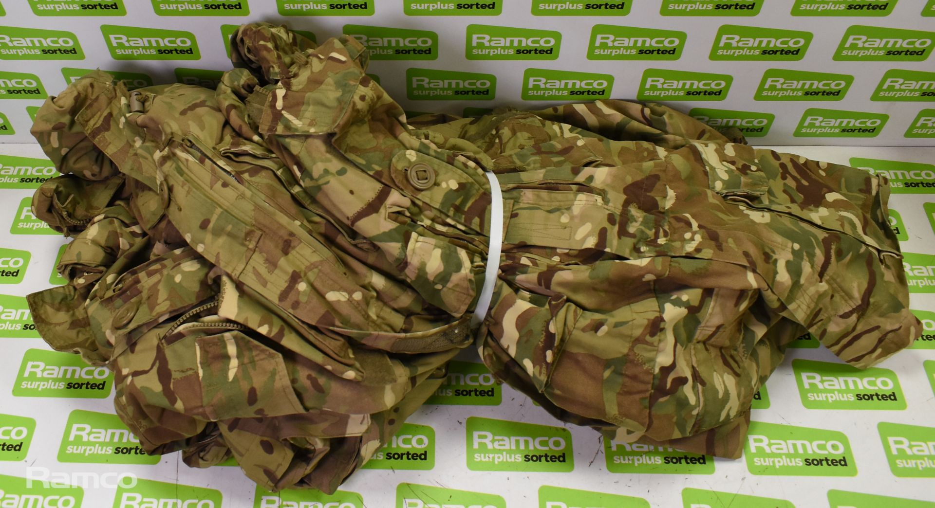 10x British Army MTP combat smocks 2 windproof - mixed grades and sizes - Bild 13 aus 17