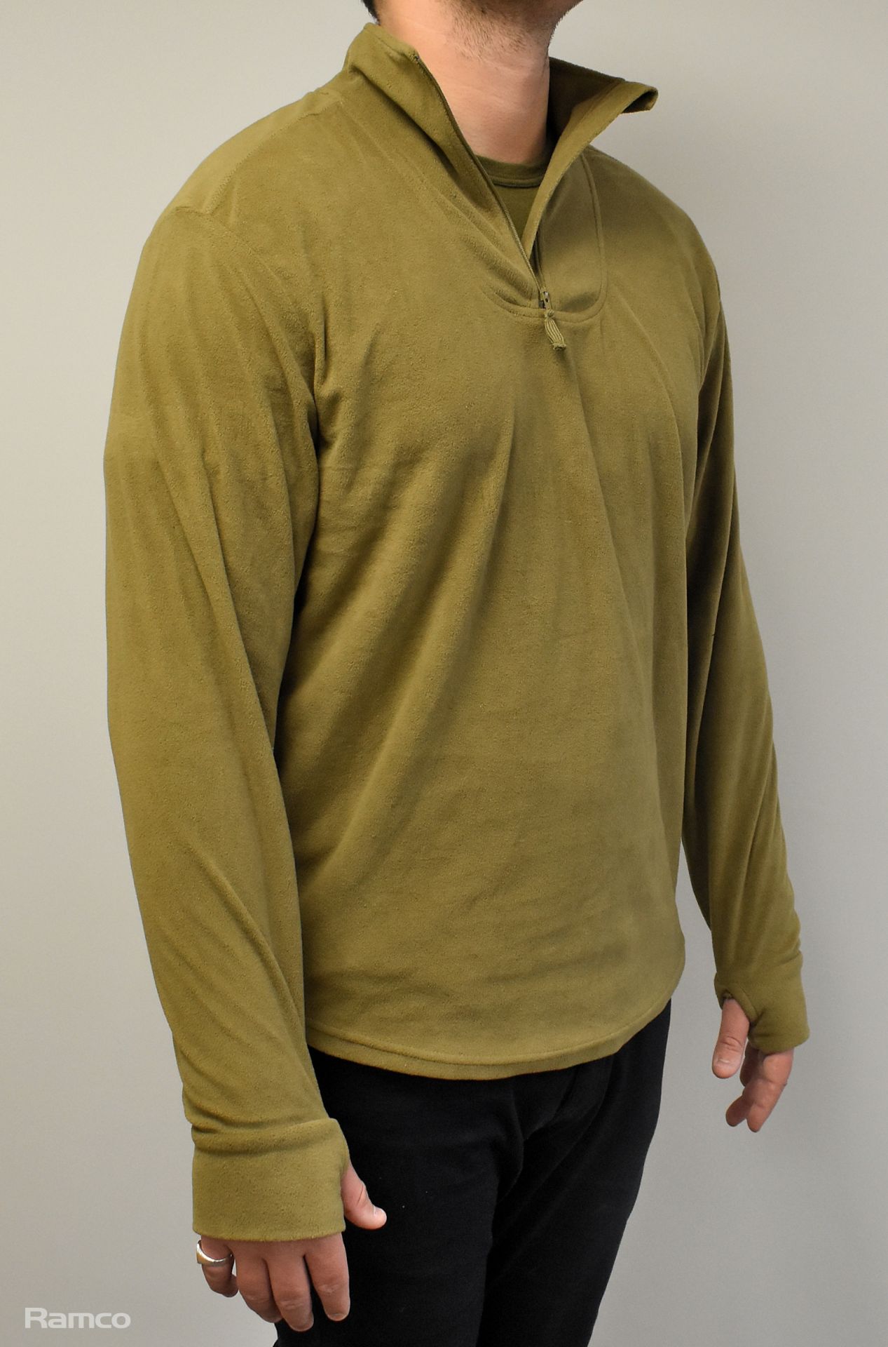 100x British Army Combat thermal undershirts - mixed colours - mixed grades and sizes - Bild 4 aus 13