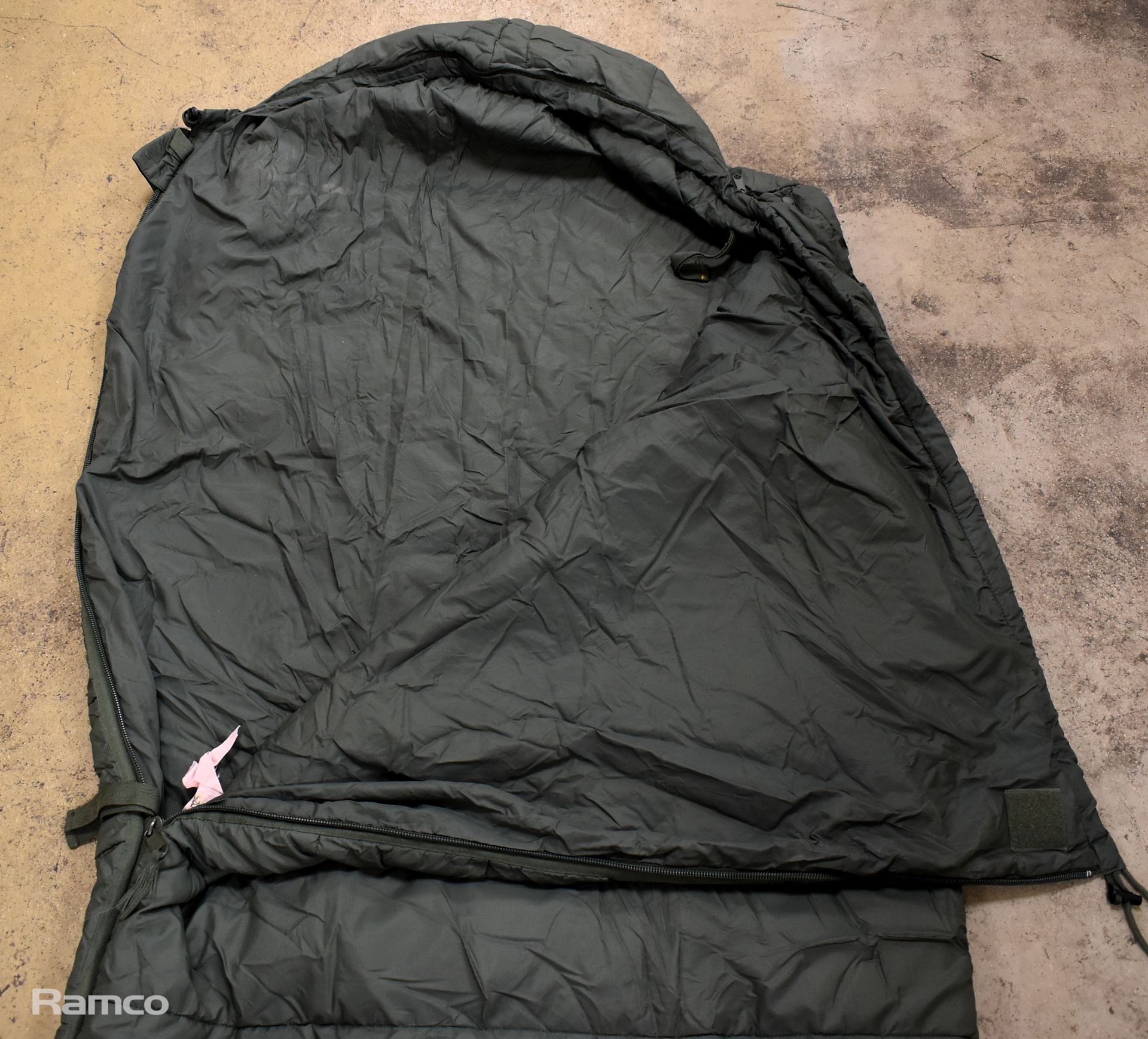 30x Sleeping bags - mixed grades and sizes - Image 2 of 8