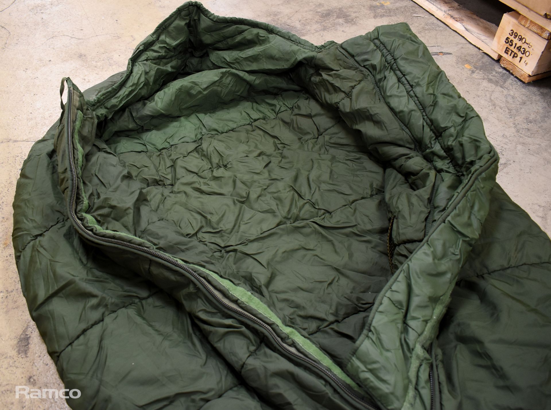 30x Sleeping bags - mixed grades and sizes - Image 7 of 8