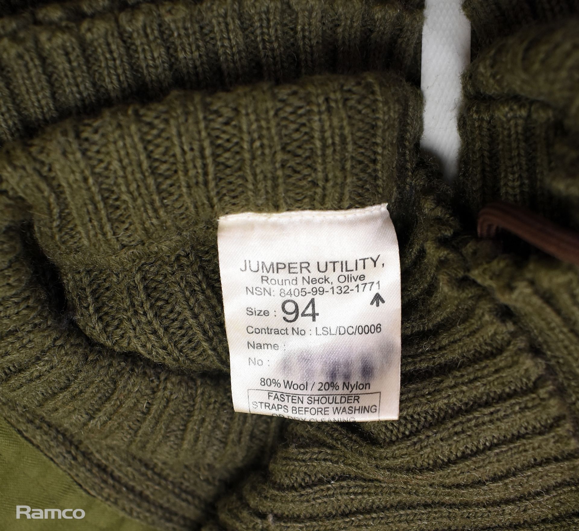 60x British Army wool jerseys - Olive - mixed grades and sizes - Image 8 of 10