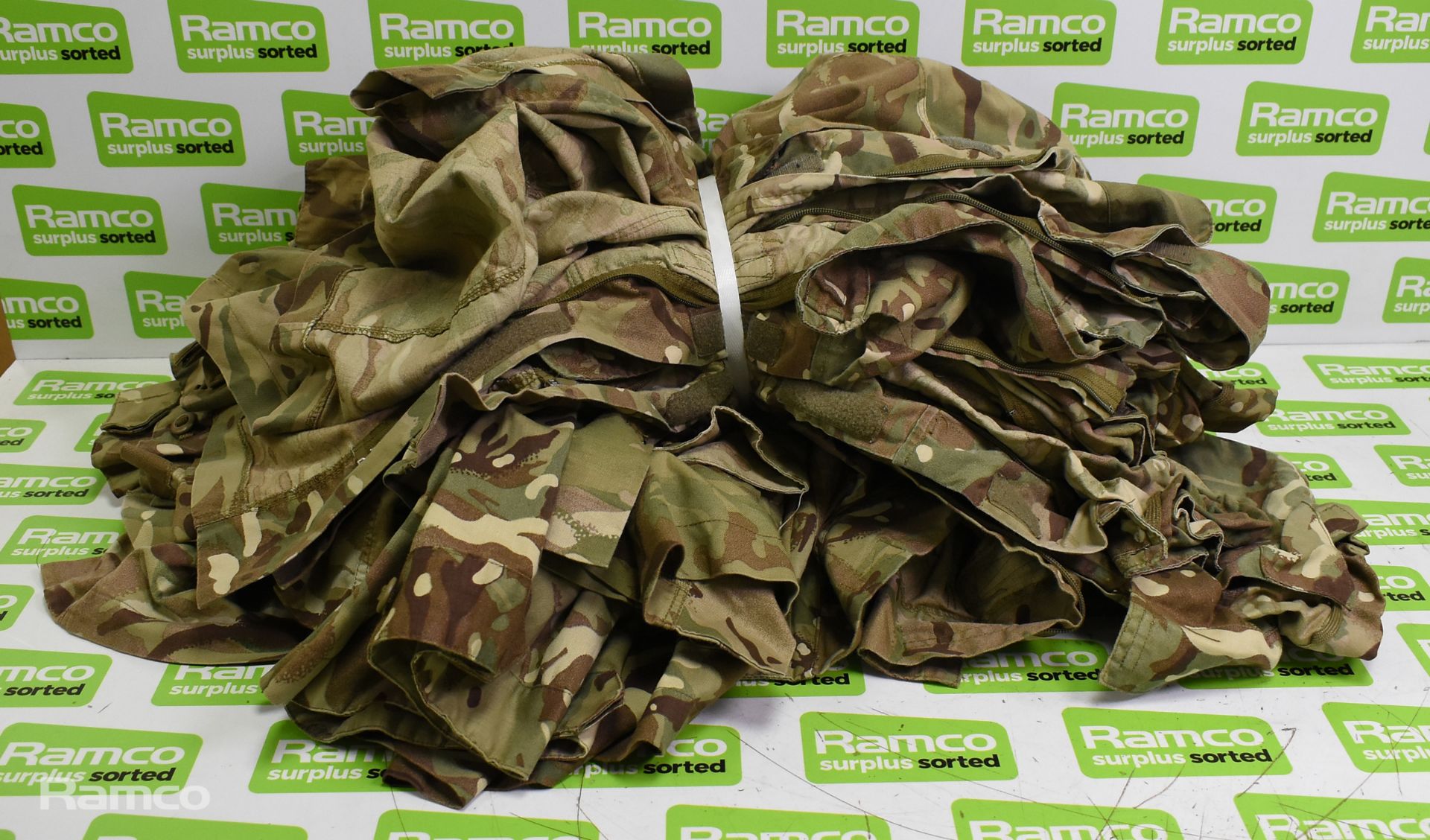 100x British Army MTP Combat jackets mixed styles - mixed grades and sizes - Bild 14 aus 16