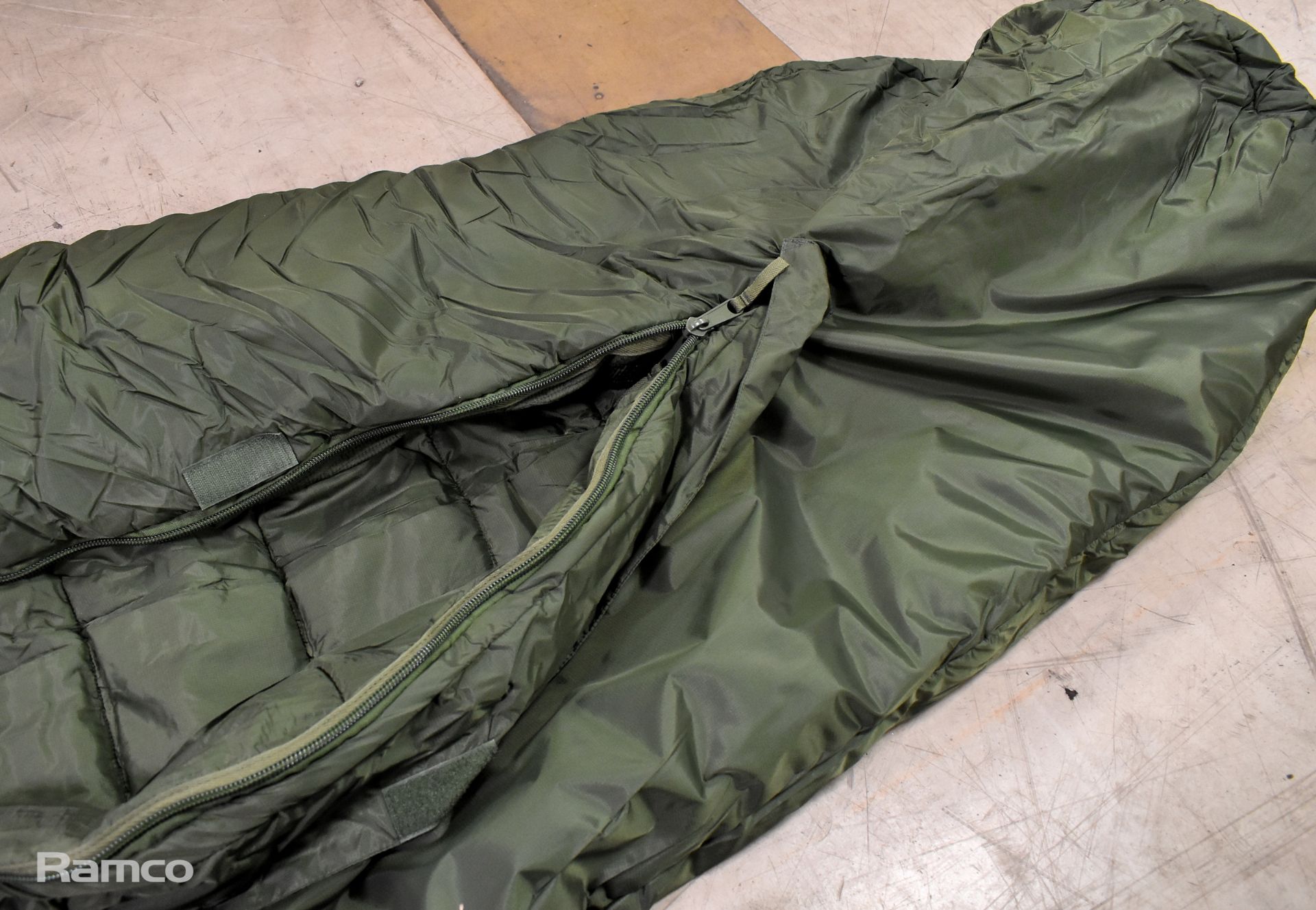 5x British Army modular sleeping bags medium weight - large - Image 5 of 10