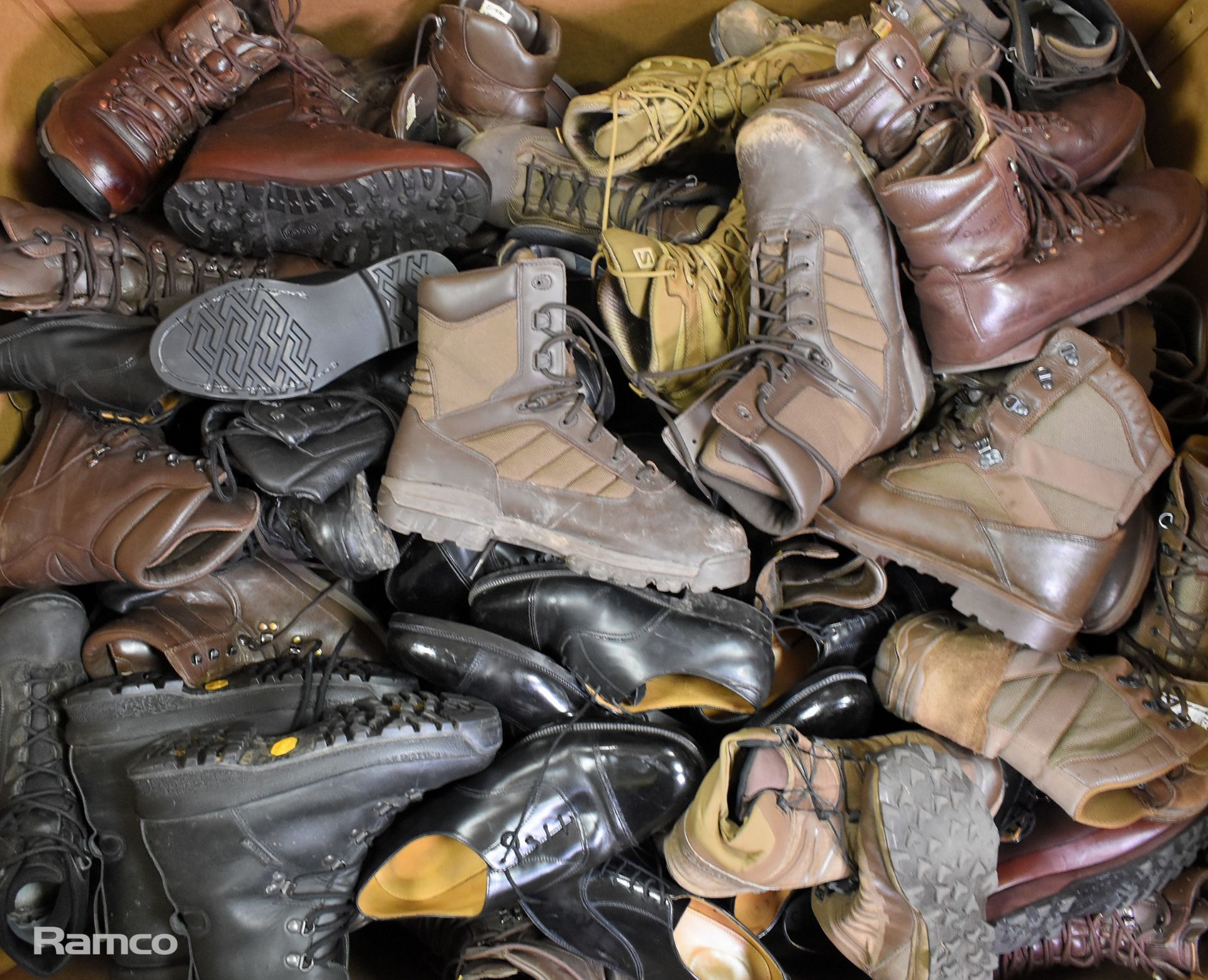 50x pairs of Various shoes, boots and trainers - different makes & sizes - mixed grades - Image 23 of 23