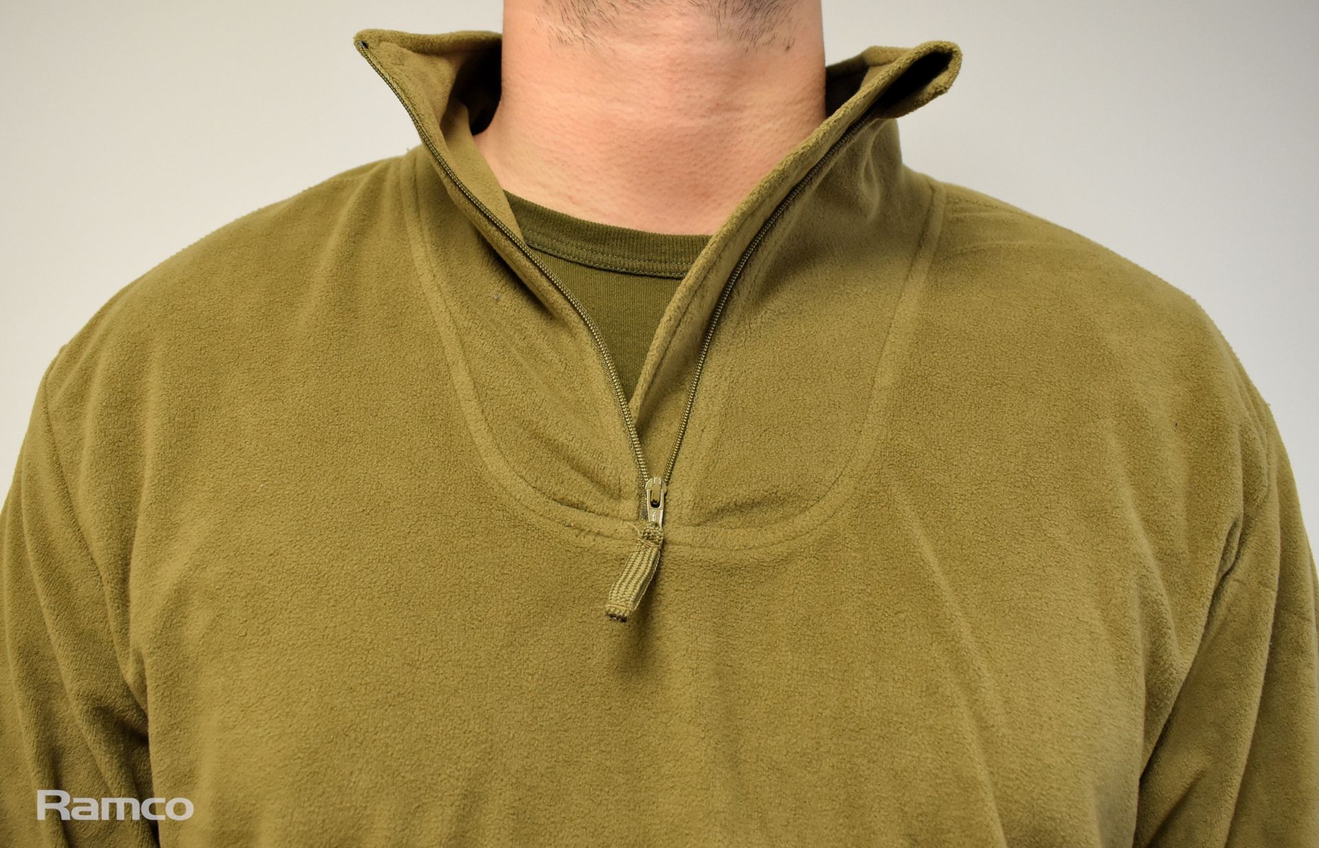 100x British Army Combat thermal undershirts - mixed colours - mixed grades and sizes - Bild 5 aus 13
