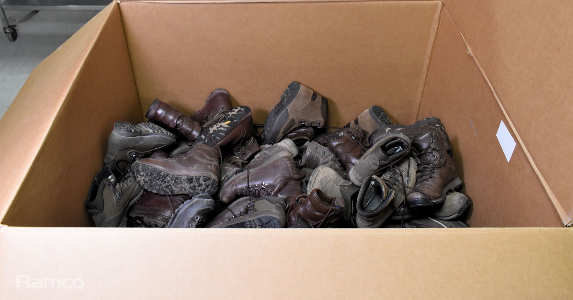 50x pairs of Various boots including Magnum, Iturri & YDS - mixed grades and sizes - Image 23 of 24