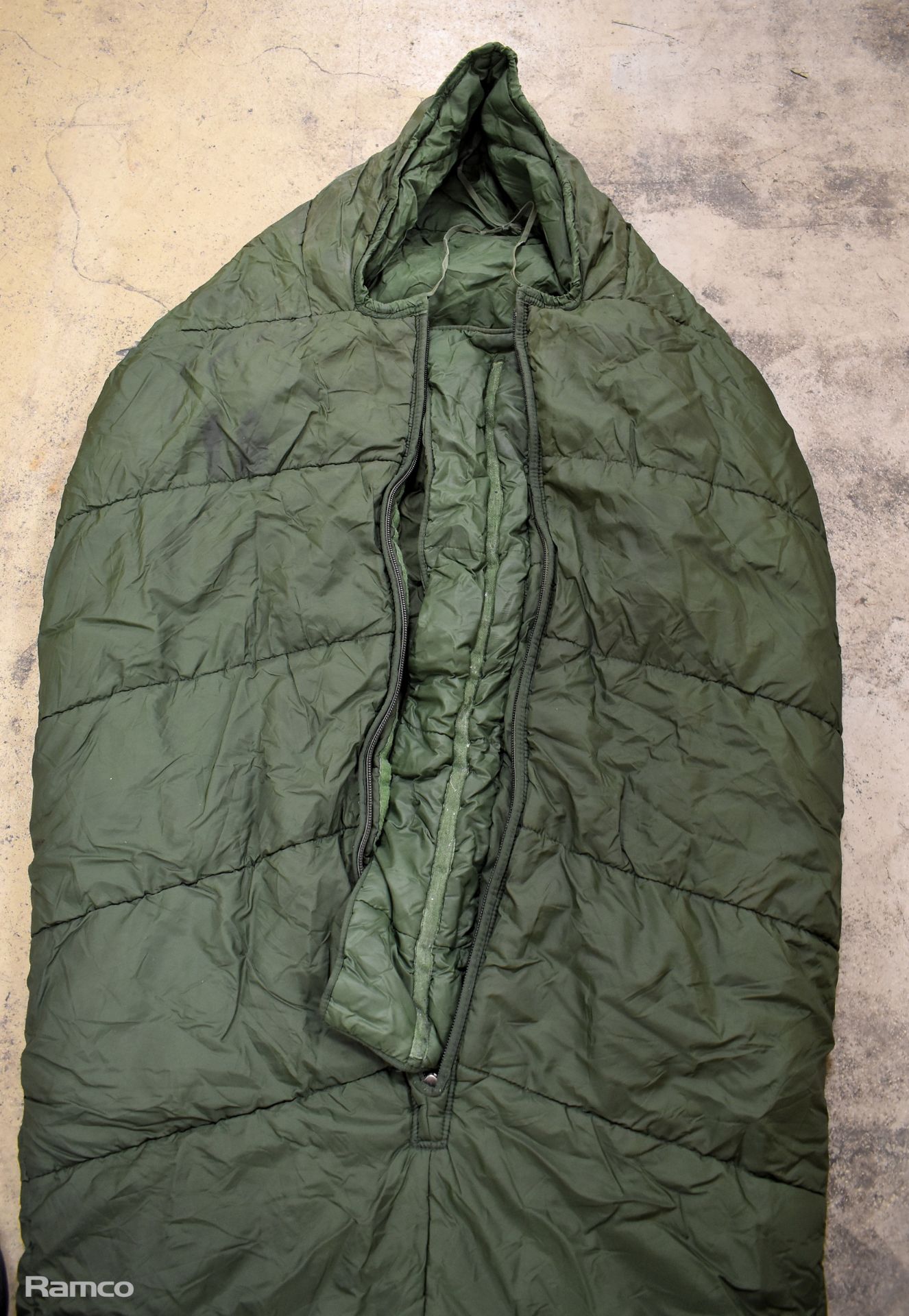 30x Sleeping bags - mixed grades and sizes - Image 6 of 8