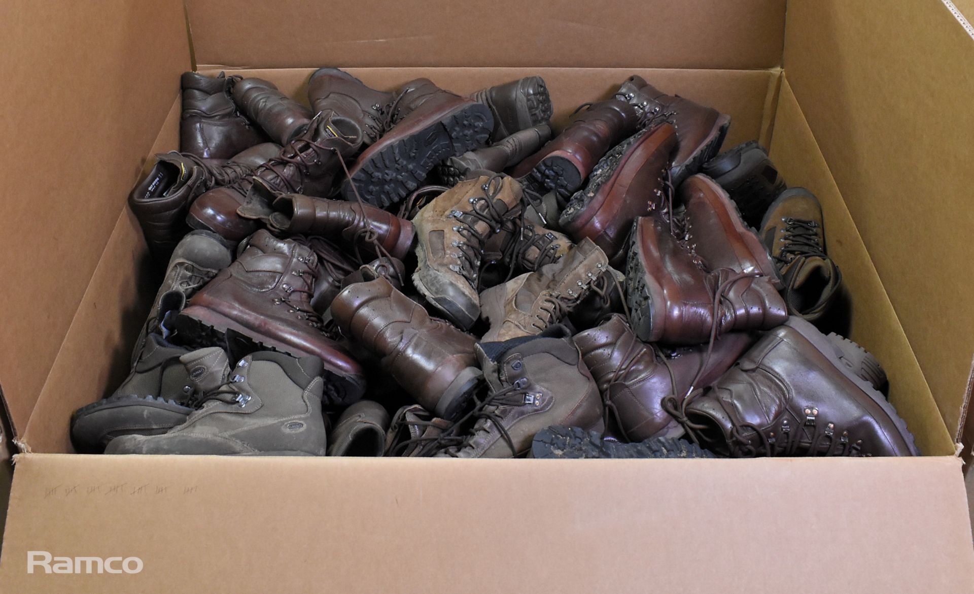 50x pairs of Various boots including Magnum, Iturri & YDS - mixed grades and sizes - Image 20 of 21