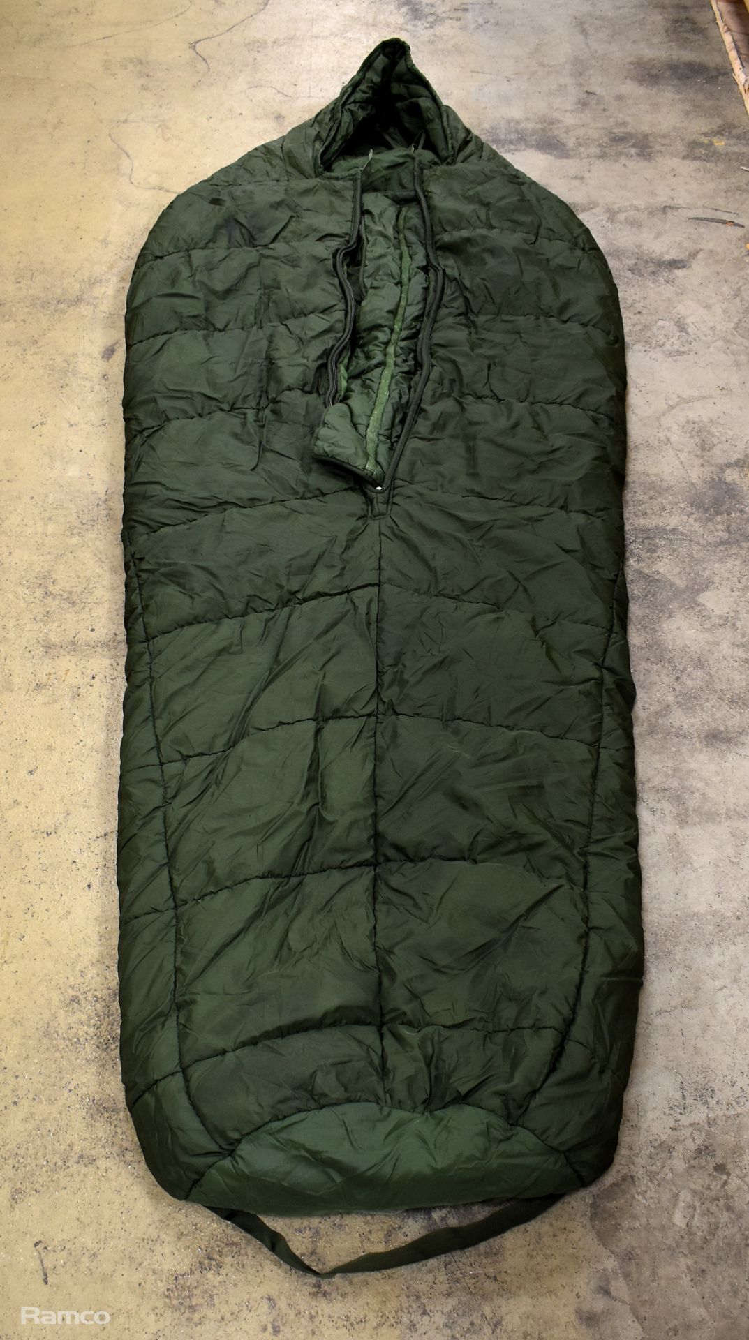 30x Sleeping bags - mixed grades and sizes - Image 5 of 8