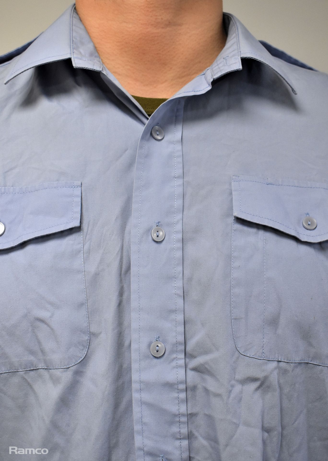 80x British RAF short sleeved shirts - Blue - mixed grades and sizes - Image 5 of 12