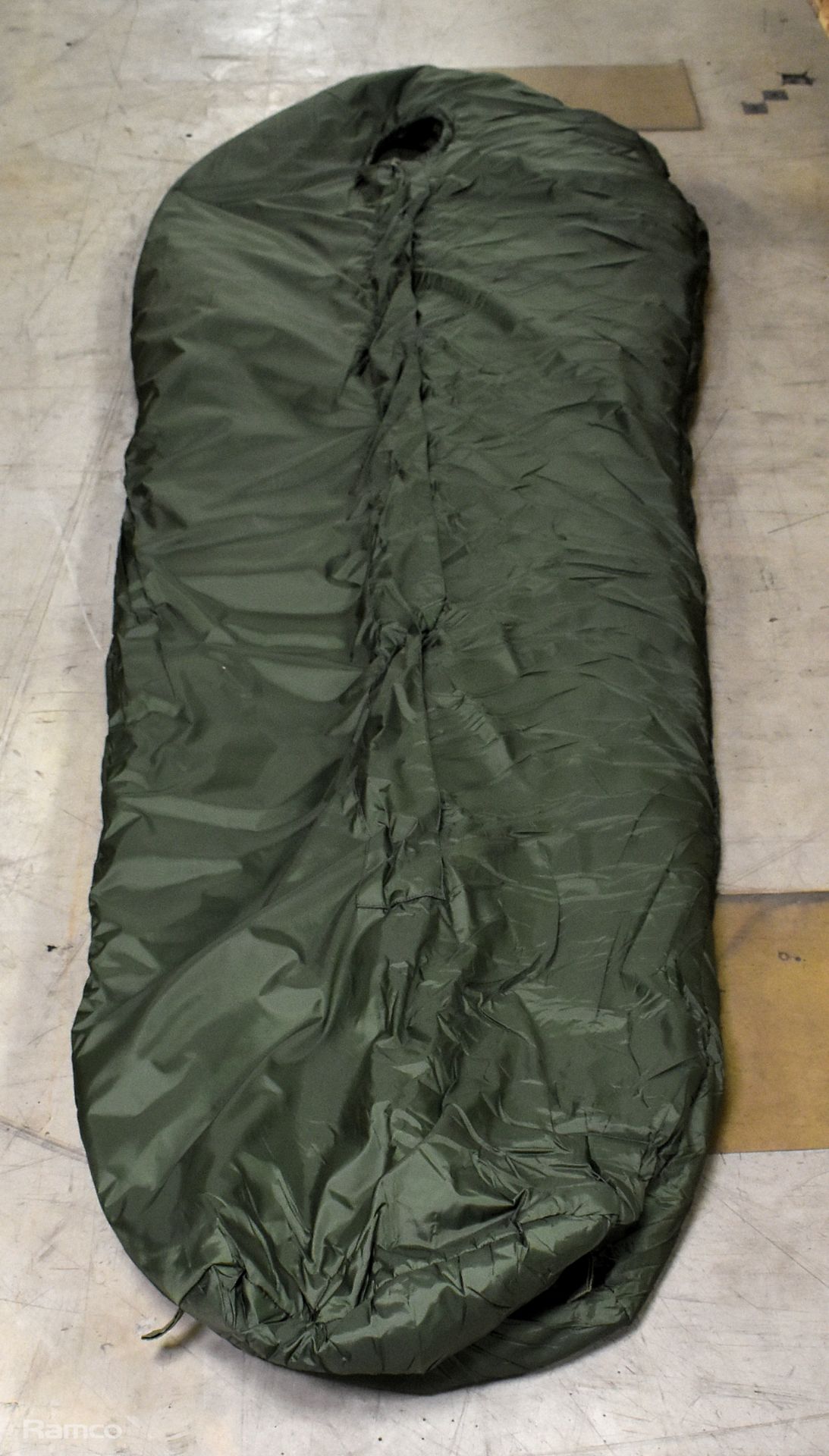 5x British Army modular sleeping bags medium weight - large - Image 2 of 10