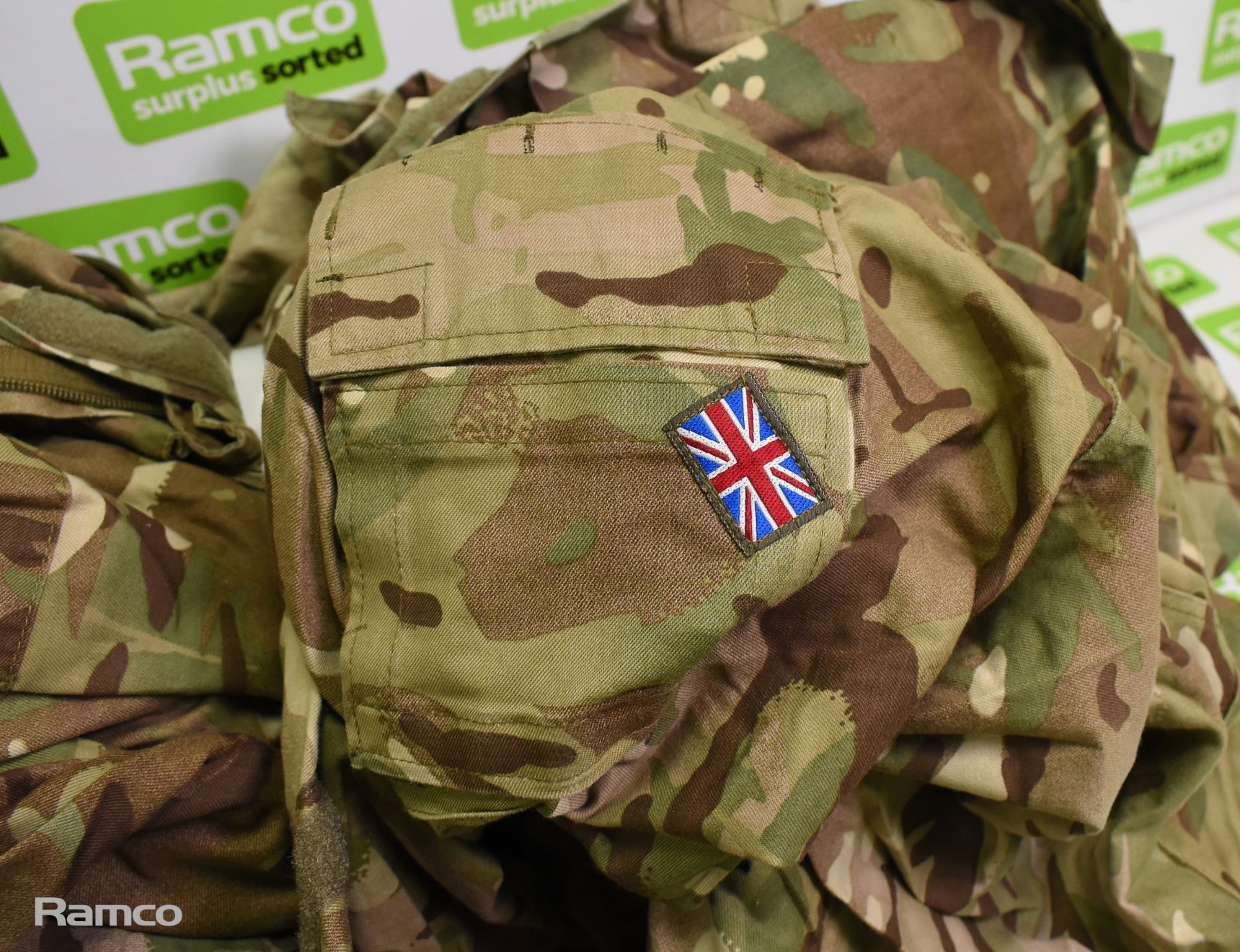 100x British Army MTP Combat jackets mixed styles - mixed grades and sizes - Bild 16 aus 16