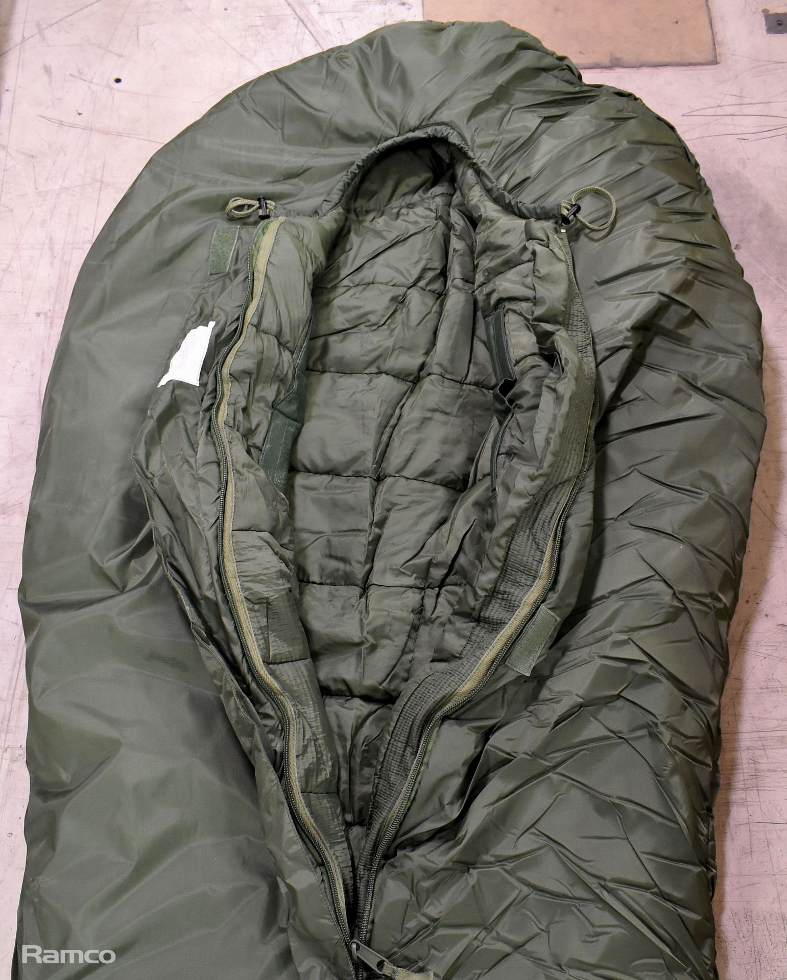 5x British Army modular sleeping bags medium weight - large - Image 3 of 10