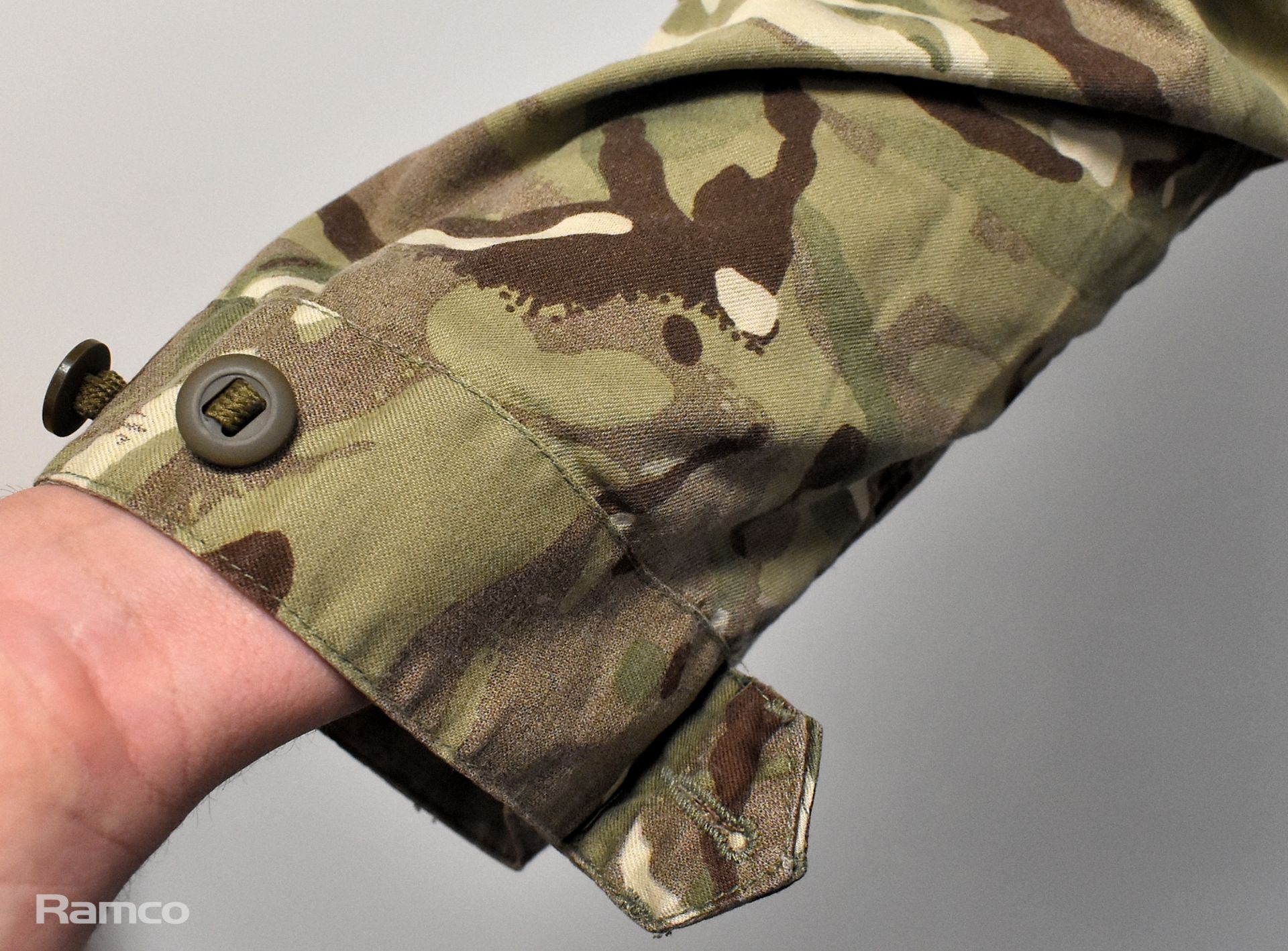 100x British Army MTP Combat jackets mixed styles - mixed grades and sizes - Bild 8 aus 16